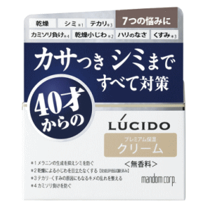 40才からのカサつきシミまで全て対策 プレミアム高保湿クリーム 年齢とともに気になる、7つの肌悩みに、これ1本でトータルケア＜高保湿スキンクリーム＞ ＜カサつき対策＞ 保湿成分を補い、うるおいを閉じ込める。 ＜シミ対策＞メラニンの生成を抑え、シミを防ぐ。 ＜乾燥小じわ対策＞乾燥による小じわを目立たなくする【効能評価試験済み】。 ＜カミソリ負け対策＞ヒゲそり後のヒリつき・肌あれを防ぐ。 ＜テカリ対策＞テカリの原因にもなる、キメの乱れを整える。 ＜くすみ対策＞キメを整え、清潔感のある肌へ導く。 ＜ハリ対策＞肌をひきしめ、ハリを与える。 マンダム男性肌研究の集大成 【ルシード トータルケア処方】 コエンザイムQ10(保湿）※1＋7つのスキンケア成分配合。 ＜7つのスキンケア成分＞ 1）セラミド様成分（保湿）※2 2）有効成分トラネキサム酸 3）ヒアルロン酸（保湿） 4）有効成分グリチルリチン酸ジカリウム 5）コメ由来整肌成分（保湿）※3 6）シルクエキス（保湿）※4 7）浸透性アミノ酸（保湿）※5 ベタつかないのに 濃密なうるおいを与える、3種のヒアルロン酸（保湿）・コエンザイムQ10（保湿）※1配合。プレミアム保湿クリーム。 無香料・無着色・防腐剤フリー。 ※1 ユビデカレノン ※2 グリセリル-N-（2-メタクリロイルオキシエチル）カルバメート・メタクリル酸ステアリル共重合体 ※3 イノシット ※4 加水分解シルク液 ※5 N-アセチル-L-ヒドロキシプロリン ■ 販売名 販売名：薬用スキンクリームX●メーカー：マンダム〒540-8530大阪府大阪市中央区十二軒町5-1206-6767-5001●区分：医薬部外品●原産国：日本●広告文責：(株)キリン堂078-413-3314薬剤師：太田涼子