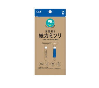 　 ハンドルに紙、刃体（ヘッド部含む）に金属を使用し、“脱プラスチック”※を実現した、折り紙のように一枚の紙を組み立てて使う紙カミソリ。 1回使い切りで細菌の繁殖やサビの心配がなく、いつでも清潔に使用できます。耐水性に優れた仕様のため、水やお湯（約40℃）に濡れても使用可能です。 本体は約3mmの薄型形状で重さ約4gと超軽量のため、バッグにサッと入れて、手軽に持ち運びができます。 シンプルで手に取りやすいジェンダーフリーなデザインは、紙の強度や厚み、持ち手の長さなど、全ての方にちょうど良いサイズ感です。 ※当社製3枚刃カミソリに比べ98%プラスチック使用量削減