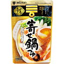 ■製品特徴 鰹・鶏・昆布・帆立の4つのだしを合わせた、あっさりしていてコクがある、寄せ鍋つゆです。どんな具材にも合う味わいです。ストレートタイプ。3-4人前。 ◆原材料に含まれるアレルギー物質 小麦・大豆・鶏肉 ■お召し上がり方 ＜材料の一例(3-4人前)＞ 鶏(もも)・・・1枚 白身魚・・・4切れ 海老・・・4尾 白菜・・・1/4個 長ねぎ・・・2本 春菊・・・1束 しいたけ・・・3-4枚 にんじん・・・1/3本 豆腐・・・1/2丁 くずきり(乾麺)・・・30g ごはん(シメ用)・・・1人前 ※お好みでカニを入れてもおいしくいただけます。 ■作り方 (1)本品をよく振ります。 (2)鍋に入れて沸騰させます。 (3)火を中火にし、お好みの材料を入れ、ひと煮立ちさせたら出来上がりです。 ※ふきこぼれにご注意ください。 お鍋を楽しんだ後に・・・ シメは旨味たっぷり雑炊がおすすめ (4)鍋つゆがある程度残っている段階でごはんを入れて再び煮立ったら出来上り。 お好みで卵を加えたり、ねぎを散らしても美味しくいただけます。 ■ご注意 ●袋の材質にアルミ箔を使用していますので、製品をIHクッキングヒーターの上に置かないで下さい。 ●袋のフチで手を切らないようにご注意下さい。 ●開封後は必ず使い切って下さい。 ●調理中のやけどにはご注意下さい。 ●加熱の際には、急激な沸きあがりを防ぐため、かき混ぜて下さい。 ●黒い粒はごまの皮です。 ●油脂分が冷えると白く固まることがありますが、品質には問題ありません。 ●この製品はレトルトパウチ食品です。常温で保存できます。 ■保存方法 直射日光を避け、常温で保存 ■殺菌方法 気密性容器に密封し、加圧加熱殺菌 ■原材料名・栄養成分等 ●名称：鍋つゆ(ストレートタイプ) ●原材料名 しょうゆ、果糖ぶどう糖液糖、米発酵調味料、食塩、醸造酢、アミノ酸液、鶏がらだし、こんぶだし、かつおだし、ほたてだし、酵母エキス、粉砕かつおぶし、調味料(アミノ酸等)、乳酸、(原材料の一部に小麦を含む) ●栄養成分表示：1人前(214g)あたり エネルギー：21kcal たんぱく質：2.4g 脂質：0g 炭水化物：3.2g ナトリウム：1.7g 食塩相当量：4.3g。 賞味期限：製造後36カ月 【お問い合わせ先】 こちらの商品につきましては、当店(ドラッグピュア）または下記へお願いします。 株式会社ミツカン　お客様相談センター 電話：0120-261-330 広告文責：株式会社ドラッグピュア 作成：201711SN 神戸市北区鈴蘭台北町1丁目1-11-103 TEL:0120-093-849 製造販売：株式会社ミツカン 区分：食品・日本製 ■ 関連商品 ミツカン　お取り扱い商品 鍋　関連商品