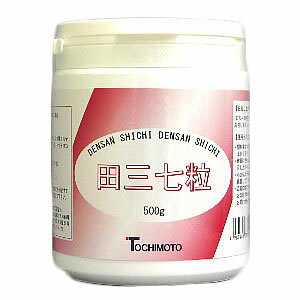 ■製品特徴 「田七人参（三七人参）」には、いくつかの呼び名があり、「三七人参」「三七」「田三七」「田七」などと呼ばれています。田 また、非常に高貴な生薬であることから、「金不換（金にも換えがたい）」という名もあります。 宮廷への献上品、軍の特需品としても珍重されました。 「田」というのは、産地が広西省田陽、田東のためであり、「七」とは、根が育つのに七年かからということから、また、「三七」というのは、地上葉が三つの葉柄にそれぞれ七枚の葉がつくことから呼ばれているようです。 「田七人参（三七人参）」は、ウコギ科の多年草で、中国の雲南省から広西省にかけての限られた地域に産します。 ■服用時の注意 体質や体調により合わない場合は摂取を中止してください。 ■取扱い上の注意 1．開封後は、性質上吸湿することがありますので、湿気を避け、直射日光の当たらない涼しい場所に保管し、なるべく早めにお召し上がりください。 2．本品は天産品ですので、色・味・においなどが多少異なることがありますが、品質には問題ありません。 3．本品には防虫・防カビのために脱酸素剤を封入しておりますが、これを本品と一緒に煎じたり、食べたりしないようご注意ください。 【お問い合わせ先】 こちらの商品につきましては、当店(ドラッグピュア）または下記へお願いします。 株式会社栃本天海堂　品質管理部 品質保証課（お客様相談窓口） 電話：06-7711-0730 受付時間：10：00-17：00 広告文責：株式会社ドラッグピュア 作成：201708SN 神戸市北区鈴蘭台北町1丁目1-11-103 TEL:0120-093-849 製造販売：株式会社 栃本天海堂 区分：健康食品・中国産 ■ 関連商品 栃本天海堂お取り扱い商品 田三七関連商品