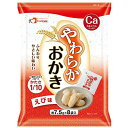 ■製品特徴 ◆やさしい味付けに仕上げてありますので、お茶はもちろん、色々な飲み物にあいます。 お子様からお年寄りまで満足できる味わいです。 ◆カルシウムたっぷり ◆かたさ1/10 一般的なおかきに比べて1/10のかたさで、口の中でやさしく溶けます。 ◆みんなで楽しめる個包装タイプ 食べきりサイズの個包装で、湿気にくくなっています。 （1袋6本前後入り） ■原材料名 植物油脂（国内製造）、もち米粉（タイ産）、エビシーズニング、食塩／トレハロース、加工でんぷん、調味料（アミノ酸等）、炭酸カルシウム、香料、（一部にえび・大豆・鶏肉・豚肉を含む） ◆アレルギー(特定原材料等27品目) えび、大豆、鶏肉、豚肉 ■栄養成分表示 ■賞味期限 製造後180日 【お問い合わせ先】 こちらの商品につきましては当店(ドラッグピュア)または下記へお願いします。 株式会社フードケア 電話：042-700-0555 受付時間：月-金　8：30-17：00 広告文責：株式会社ドラッグピュア 作成：201907SN,202001SN 神戸市北区鈴蘭台北町1丁目1-11-103 TEL:0120-093-849 製造販売：株式会社フードケア 区分：健康食品・日本製 ■ 関連商品■ フードケア　お取扱い商品 やわらかおかき　シリーズ