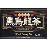 『黒鳥龍茶 8g×30包』JANコード：4979654026178 じっくり焙煎したおいしい烏龍茶(ウーロン茶)です。黒茶と黄金桂、台湾の凍頂烏龍茶をブランドし、くせのない調和のとれた香りと味に仕上げました。 ◆使用方法●おいしい作り方お水の量はお好みにより、加減してください。本品は食品ですから、いつお召し上がりいただいてもかまいません。●キュウスの場合急須に1バッグをポンと入れ、お飲みいただくお湯を入れ、お飲みください。濃い目をお好みの方はじっくり、薄目をお好みの方はすばやく茶碗へ給湯してください。●やかんの場合沸騰したお湯、約600cc-800ccの中へ1バッグを入れ、弱火にて約3分間以上、充分に煮出し、お飲みください。冷めたら、バッグを取り除いてください。●冷蔵庫に冷やして煮出した後、湯冷ましをして、ペットボトル又は、ウォーターポットに入れ替え、冷蔵庫に保管、お飲みください。 ※使用上の注意●開封後はお早めにご使用ください。●本品は食品ですが、必要以上に大量に摂ることを避けてください。●薬の服用中又は、通院中、妊娠中、授乳中の方は、医師又は薬剤師に、ご相談ください。●体調不良時、食品アレルギーの方は、お飲みにならないでください。●万一からだに変調がでましたら、直ちに、ご使用を中止してください。●天然の素材原料ですので、色、風味が変化する場合がありますが、品質には問題ありません。●煮出した後、成分等が浮遊して見えることがありますが、問題ありません。●小児の手の届かないところへ保管してください。●食生活は、主食、主菜、副菜を基本に、食事のバランスを。 ※※ご注意●直射日光及び、高温多湿のところを避けて、保存してください。●栄養成分についてはティーバッグ1袋を600ccのお湯で　3分間煮出した液について試験しました。 保管上の注意●開封後の保存方法虫、カビの発生を防ぐために、開封後はお早めに、ご使用ください。尚、開封後は輪ゴム、又はクリップなどできっちりと封を閉め、涼しい所に保管してください。特に夏季は要注意です。 品質表示直射日光及び、高温多湿のところを避けて、保存してください。 原産国：日本 ■お問い合わせ先こちらの商品につきましての質問や相談につきましては、当店（ドラッグピュア）または下記へお願いします。山本漢方製薬株式会社TEL：0568-73-3131広告文責：株式会社ドラッグピュア作成：201301KY神戸市北区鈴蘭台北町1丁目1-11-103TEL:0120-093-849販売元：山本漢方製薬株式会社区分：生活用品 ■ 関連商品 ■お茶・その他飲料　関連商品■■山本漢方製薬株式会社■