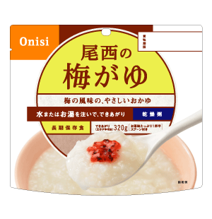 尾西の長期保存食シリーズ尾西の保存食シリーズは、用途に合わせた使い方でいつでもおいしく食べられる、保存食品です。登山に、旅行に、もしもの時に。いざという時、とても便利な保存食です。尾西のごはんシリーズ: 　梅がゆ　　　　旅行時は、何かと油っこい食事が続きがちなものです。疲れた胃腸を癒すにはおかゆが一番！お湯を注いで、5分間で本格的なお粥ができあがります。またお湯の量で、五分粥・全粥など調整ができます。賞味期限が5年間ありますので、非常食としても最適な製品です。 さわやかな梅の味が程よくマッチし、酸味が疲れた体を癒してくれる梅がゆです。 5分がゆ程度の粒感、とろみ感があります。お湯さえあれば、何処ででも簡単に、梅がゆをお召し上がりいただけます。弱者向けの非常食としても最適です。 ※うめ粥の場合はお湯で5分、水で40分 内容量42g / 出来上がり量320g 5年保証： 常温保存が可能 賞味期限を大きく、見やすく表示してあります。原材料：うるち米（国産）、乾燥梅肉（梅肉・食塩・でんぷん分解物・砂糖・しそ液・食酢）、食塩、乳糖、でん粉、もみしそ、クエン酸100gあたりの栄養成分表示エネルギー 151kcalたんぱく質 2.2g脂 質 0.4g炭水化物 34.6gナトリウム 563mg [ 1袋あたり 内容量：約40g ]-----------------------------------------------------------------------------------------------アルファ米の『アルファ』とは、お米に含まれる「デンプンの状態」を示しています。お米は70〜80％がデンプンでできています。生デンプン（生米）は、そのまま食べてもまずく、消化しにくいため栄養になりにくいのですが、水を含ませ熱を加えると、美味しくて、しかも消化しやすいデンプンに変わります。これを「アルファ化デンプン」といいます。 この「アルファ化デンプン」は、とても不安定なデンプンで、そのまま放置しておくと、また生デンプンへ戻っていきます。つき立ての“軟らかいおもち”がカチコチの“硬いおもち”に変わる、“炊き立てのご飯”が“ポロポロのご飯（冷や飯）” に変わるのは、「アルファ化デンプン」が生デンプンへ戻る現象なのです。 しかし、この生デンプンに再度、熱を加えると、再び「アルファ化」に変化し、軟らかいおもち、ふっくらとしたご飯に戻ります。この様に、デンプンとは非常に面白い特性を持つ物質なのです。アルファ米は、この面白いデンプンの特性を生かした食品です。 アルファ化したご飯は水分を除く（乾燥）と、生デンプンへ戻らず「アルファ化デンプン」の状態を保ち続けます。そして、このアルファ米にお湯や水を加えると、煮炊きせずとも、軟らかく美味しいご飯ができ上る、という訳です。-----------------------------------------------------------------------------------------------広告文責：株式会社ドラッグピュア(ky)神戸市北区鈴蘭台北町1丁目1-11-103TEL:0120-093-849製造元・販売元、または発売元：尾西食品株式会社〒108-0073 東京都港区三田3-4-2 COI聖坂ビル3階 (代表)TEL:03-3452-3212　FAX:03-3456-3783関連商品はこちら■保存食一覧■■尾西食品の保存食シリーズ一覧■