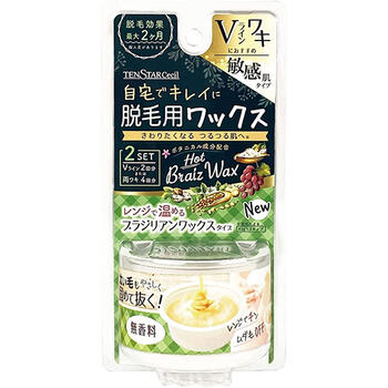 ■テンスターセシル 脱毛用ホットブライズワックス 敏感肌タイプ 40g×2個入【三宝】 脱毛用ワックスシリーズのテンスターセシルより肌に負担をかけにくい敏感肌タイプが新登場。 環境やライフスタイルの変化によって増える敏感肌をサポート。3種の潤いボタニカル成分配合し、肌をいたわりながら、さわりたくなるつるつる肌へ仕上げます。 ■内容量：ワックス2カップ（40g/カップ）、付属品 拭き取りシート2枚、スパチュラ2本 ■使用方法： 1. カップ天面のフタを取り、電子レンジで3分程度加熱します。 ※レンジ加熱直後のワックスは高温になっておりますのでやけどにご注意ください。 2. ワックスの固さが均一になるように付属の木製スパチュラでよく混ぜます。 3. 脱毛したい部分に、拭き取りシートで薄くオイルを塗ってください。 4. カップの全体を触ってやけどしない温度か確認してから、スパチュラで少量のワックスを腕などにつけ、温度を確認します。（39℃～42℃が適温です） 5. スパチュラでワックスをとり、毛の流れに沿って均一にのばします。 6. ワックスが冷めて固まったら、毛の流れと反対方向へはがします。 7. 余分なワックスを拭き取りシートで落とします。 ■成分： 脱毛ワックス成分 ロジン酸グリセリル・マイクロクリスタリンワックス・パラフィン・（エチレン／VA）コポリマー・シア脂・ブドウ種子油・豆乳発酵液 拭き取りシート成分 ミネラルオイル、イソパルミチン酸エチルヘキチル、アーモンド油、アロエベラ葉エキス、トコフェロール ■注意事項： ・下記の状態にある方は、使用しないでください。 1.脱毛する部分に、腫れ物・傷・皮膚病などがある方。 2.生理日の前後・産前産後および病中病後の回復期などにある方。 3.絆創膏などにかぶれやすい方、物理的刺激が弱い方。 4.アトピー性皮膚炎などの皮膚疾患がある方。 5.皮膚に影響が出るような治療や薬の処方を受けている方。 6.2週間以内に脱毛箇所にピーリングやレーザーなどの処置を施している方。 7.日焼け前後一週間。 ・顔面・頭髪には使用しないでください。 ・電子レンジ以外では加熱できません。 ・ワックスは適温でご使用ください。39～42℃が適温です（お風呂のお湯の温度程度）。 ・加熱しすぎると高温になりヤケドの危険性があります。 ・脱毛当日は、湯船は使わずシャワーのみでお過ごしください。毛穴にばい菌が入るのを防ぐため、清潔を心がけてください。 ・使用中・使用後には皮膚に異常（赤み・はれ・かゆみ・かぶれなど）を感じた場合は直ちに使用中止し、ふき取りシートで十分にワックスを除去してから、清潔なタオルで拭いてください。症状が改善されない場合は、皮膚科専門医に本品を持参してご相談ください。 ・製造工程上、ワックスの色調や形状にばらつきがあることがありますが、品質および使用上の問題はございません。 ・お子様へのご使用はおやめください。 ■発売元： 株式会社 三宝 〒171-0014東京都豊島区池袋二丁目51番13号 TEL（03）3987-8210 ■広告文責： 多賀城ファーマシー 株式会社 TEL. 022-362-1675 ■原産国：日本 ■区分：化粧品 ※パッケージデザイン等は予告なく変更されることがあります。