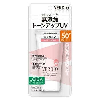 ■ベルディオ UVトーンアップエッセンス 50g ローズカラー SPF50+・PA++++【近江兄弟社】 デリケートなお肌を紫外線からしっかり守る。 しっとりうるおう&肌色補整。 ・ローズカラーで血色感＊を与え、ワントーン明るい肌を演出。微細パール配合で、お肌のくすみ・凹凸をカバー。 ・お肌にやさしい5つの無添加(香料・合成着色料・鉱物油・パラベン・エタノール)。 ・うるおい成分ツボクサエキス、ハトムギエキス、モリンガエキス、オウゴンエキス、エーデルワイスエキス配合。 ・低刺激処方。アレルギーテスト済み、パッチテスト済み。 (※すべての方に刺激及びアレルギーが起こらないというわけではありません) 内容量 50g 成分 水、シクロペンタシロキサン、酸化亜鉛、メトキシケイヒ酸エチルヘキシル、BG、酸化チタン、ジメチコン、PEG-10ジメチコン、トリエトキシカプリリルシラン、ジエチルアミノヒドロキシベンゾイル安息香酸ヘキシル、PEG-9ポリジメチルシロキシエチルジメチコン、フェニルトリメチコン、ハトムギ種子エキス、エーデルワイス花／葉エキス、ツボクサ葉／茎エキス、オウゴン根エキス、ワサビノキ種子エキス、マイカ、酸化鉄、酸化スズ、（ジメチコン／（PEG-10／15））クロスポリマー、ポリリシノレイン酸ポリグリセリル-6、ジステアルジモニウムヘクトライト、塩化Na、タルク、水酸化Al、クエン酸Na、イソステアリン酸ポリグリセリル-2、酢酸トコフェロール、含水シリカ、ハイドロゲンジメチコン、（ジメチコン／ビニルジメチコン）クロスポリマー、グリセリン、トリエトキシシリルエチルポリジメチルシロキシエチルヘキシルジメチコン、クエン酸、リン酸2Na、フェノキシエタノール、BHT 使用方法 ・適量を手に取り、お肌にムラなくのばしてください。 ・効果を保つために、こまめにぬりなおし、ハンカチやタオルでふいた後や泳いだ後にも、ぬりなおしてください。 ・落とす時はせっけん等でていねいに洗い流してください。 ※必ず、腕の内側等に少量つけ異常のないことを確かめてお使いください。 使用上の注意点 ・お肌に異常が生じていないかよく注意して使用してください。お肌に合わない時は、ご使用をおやめください。 ・肌の弱い方や乳児は使わないでください。 ・使用中赤み、はれ、かゆみ、刺激、色抜け(白斑等)や黒ずみ等の異常が出た時や、お肌に直射日光があたり同様の症状が出た時は使用を中止し、皮ふ科専門医等にご相談ください。そのまま使用を続けると症状を悪化させることがあります。 ・除毛直後や肌に傷、はれもの、しっしん、かぶれ等の異常がある部位には使わないでください。 ・目に入らないようにご注意ください。もし入ったらすぐに水かぬるま湯で洗い流してください。 ・使用後は必ずキャップをしっかりしめ、乳幼児の手の届かない所に保管してください。 ・極端に高温や低温、直射日光のあたる場所には保管しないでください。 ・材質によっては落ちにくいこともありますので衣服、布製品、皮製品、腕時計、めがね、貴金属類、プラスチック類等につけないように充分ご注意ください。 ・衣服につくと落ちにくいことがありますのでご注意ください。もしついた場合は、衣服の素材によって洗浄の仕方が異なりますので、クリーニング店にご相談ください。変色(着色)する場合がありますので、塩素系漂白剤のご使用はお避けください。 製造国 日本 発売元 株式会社近江兄弟社 滋賀県近江八幡市魚屋町元29 広告文責 多賀城ファーマシー株式会社 TEL：022-362-1675 区分 化粧品 ※パッケージデザイン・内容量等は予告なく変更されることがあります。