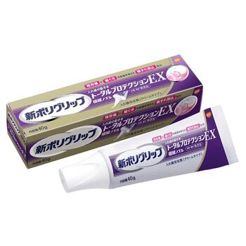 ■新ポリグリップ トータルプロテクションEX【グラクソスミスクライン】 ●残存歯と歯ぐきの健康を考えた横ずれ防止処方の入れ歯安定剤。 ●カルボキシメチルセルロース(CMC)を多く配合、義歯の横ずれを少なくし、残存歯への負担、歯ぐきの擦れ・ダメージを軽減。 ●食べ物の味を変えない色素・香料・防腐剤、無添加タイプ。 ●使いやすい極細ノズル。 ※アルコールは含まれておりません。 内容量 40g 効能・効果 歯がしみるのを防ぐ。歯肉炎の予防。歯周炎の予防。ムシ歯の発生および進行の予防。口臭の防止。歯石の沈着を防ぐ。タバコのヤニ除去。歯を白くする。口中を浄化する。口中を爽快にする。 使用方法 1.使用方法 (1)入れ歯をよく洗い水分を完全にとり、製品を端の方につけないようにして、図のように1日1回塗布してください。 ※使用回数が1日2回以上となる場合は入れ歯が合っていない可能性があるため歯科医師に相談してください。 ※塗布量が多すぎると、はみ出したり流れ出て口の中が粘つくことがあります。初めは、少なめの量からお使いください。 ※塗布量は入れ歯の大きさや形、また、適合状態(入れ歯と歯ぐきのすき間の程度等)により違いますので、使用経験により適量をお決めください。 (2)入れ歯を口にはめ込む前に、口内を水ですすいでください。 (3)入れ歯を口にはめ込み、1分間ほど軽く押さえてください。製品がのびて入れ歯と歯ぐきを接着し、すき間を密封すれば完了です。 ※安定剤の粘着力は時間をかけて強くなっていきます。 ※水分で徐々に溶ける性質のある糊状の安定剤ですので、持続時間は、製品の塗布量、入れ歯の適合状態、飲食の状況及び唾液の分泌量等により異なります。 (4)入れ歯をはずす際には、口内を水ですすいだ後、入れ歯と歯ぐきの間に空気を入れるように入れ歯を前後左右にゆらしながらゆっくりはがすと、はずれやすくなります。 2.使用可能な入れ歯の材質、種類 ・プラスチック床、金属床の入れ歯に使用できます。(特殊な素材の入れ歯には使用できない場合があります。) ・本品はブリッジ、さし歯、一部の部分入れ歯には使用できません。 3.洗浄法 ・製品が口の中に残っていたら、お湯で口をすすいで製品を溶かしてから、乾いたガーゼなどで拭きとってください。 ・入れ歯に製品が残っていたら、入れ歯をぬるま湯につけて製品を溶かし、乾いたやわらかい布や紙などで拭きとってください。さらに、ブラシなどを使って流水下でよくブラッシングしてください。 ・入れ歯に製品が残っていなくても、入れ歯はブラシなどを使って洗浄してください。 ※入れ歯は必ず水の中で保管してください。 成分 ナトリウム／カルシウム・メトキシエチレン無水マレイン酸共重合体塩、カルボキシメチルセルロース、軽質流動パラフィン、 白色ワセリン 注意事項 禁忌・禁止 次の人は使用しないでください。 1.本品による過敏症状(発疹・発赤、かゆみ、はれ等)を起こしたことがある人。 2.入れ歯が直接ふれるところに荒れ、痛み、傷、はれ等の症状のある人。 3.食べ物などの飲み込みが困難な人。(喉に詰まる、気管に入る恐れがある。) 使用上の注意 1.長期連用しないでください。連用する場合には歯科医師に相談してください。(歯ぐきがやせる、かみ合わせが悪くなることがあります。) 2.次の場合は、直ちに使用を中止し、添付文書を持って医師、歯科医師又は薬剤師に相談してください。 (1)本品の使用中又は使用後に発疹・発赤、かゆみ、はれ等のアレルギー症状が現れた場合。 (2)歯肉等の痛み、刺激感、しびれ、異常感覚等の口内・口周囲の異常や吐き気等の胃腸症状が現れた場合。 (3)継続的な下痢や便秘の症状又は増強が見られた場合。 3.歯ぐきがやせる等により不適合になった入れ歯を本品で安定させるのは一時的な場合とし、できるだけ早く歯科医師に入れ歯の調整を相談してください。 保管方法 1.小児や第三者の監督が必要な方の見えないところ及び手の届かないところに保管してください。 2.直射日光の当たらない涼しく乾燥した場所(30度以下)に、キャップをしっかりとしめて保管してください。(高温となる場所に放置すると、本品の成分が分離することがありますのでご注意ください。) 3.冷蔵庫等の低温下で保管すると本品が固くなり絞り出しにくくなります。絞り出しにくくなった場合は、18〜28度まで温めることで改善します。 4.入れ歯の表面に水分が残ったままの状態で塗布するなどし、チューブの絞り出し口を濡れたまま放置すると、内容物が固まって出せなくなる場合があります。キャップとチューブの絞り出し口に水分をつけないようご注意ください。 ・破れる恐れがありますので、チューブを巻きあげないでください。 製造販売元 グラクソ・スミスクライン・コンシューマー・ヘルスケア・ジャパン株式会社 107-0052 東京都港区赤坂1丁目8番1号 赤坂インターシティAIR 受付時間9：00-16：00(土曜・日曜・メーカー休業日を除く) ポリデント、ポリグリップ：0120-118-525 ●発売元 アース製薬株式会社 〒101-0048　東京都千代田区神田司町2-12-1 広告文責 多賀城ファーマシー株式会社 TEL：022-362-1675 原産国 アイルランド 区分 管理医療機器 認証番号：225ABBZX00134A01 ※パッケージデザイン・内容量等は予告なく変更されることがあります。