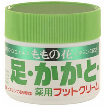 ■ももの花 薬用フットクリーム 70g【オリヂナル】 足やかかとの乾燥による荒れやカサつき・ヒビ割れをガードします。(医薬部外品) フットクリームはかかとのケアに最適のクリームです。 アロエエキス・ビタミンE配合により、乾燥によるひび・あかぎれ・荒れ性・肌荒れを防ぎ皮膚を保護します。 お風呂上りや、おやすみ前にたっぷりつけ、よくマッサージしますと効果的です。 内容量 70g 効能・効果 ・肌あれ・あれ性 ・しもやけ・ひび・あかぎれを防ぐ ・皮フを保護し乾燥を防ぐ 成分 有効成分・・・酢酸トコフェロール、アラントイン その他の成分・・・アロエエキス-1、ビタミンCテトラヘキシルデカン酸、オリブ油、ワセリン、パラフィン、小麦デンプン、メチルフェニルポリシロキサン、流動パラフィン、スクワラン、香料、青1、黄4 注意事項 ・お肌に異常が生じていないかよく注意して使用してください。 ・お肌に合わない時は、使用を中止し、皮フ科専門医等にご相談ください。そのまま使用を続けますと悪化することがあります。 ・傷、湿疹等、異常のある時は使わないでください。 ・直射日光及び高温の場所は避け、乳幼児の手の届かない所にしっかりフタをしめて保管してください。 発売元 オリヂナル株式会社 東京都江東区毛利2-1-2 TEL：03-3631-8183 広告文責 多賀城ファーマシー 株式会社 TEL. 022-362-1675 原産国 日本 区分 医薬部外品 ※パッケージデザイン等は予告なく変更されることがあります。