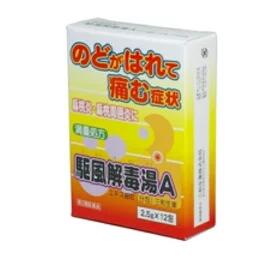 商品の特徴 体力に関わらず使用でき，のどがはれて痛むものの次の諸症：扁桃炎，扁桃周囲炎 使用方法 次の1回量を1日3回食前又は食間に水又は白湯にて，うがいしながら少しずつゆっくり服用する。 ［年令：1回量］ 大人（15才以上）：1包 7才-14才：2／3包 4才-6才：1／2包 2才-3才：1／3包 2才未満：服用しないこと 用法・用量に関連する注意 1．次の人は服用前に医師，薬剤師又は登録販売者に相談すること （1）医師の治療を受けている人。 （2）妊婦又は妊娠していると思われる人。 （3）体の虚弱な人（体力の衰えている人，体の弱い人）。 （4）胃腸が弱く下痢しやすい人。 （5）高齢者。 （6）今までに薬などにより発疹・発赤，かゆみ等を起こしたことがある人。 （7）次の症状のある人。 むくみ （8）次の診断を受けた人。 高血圧，心臓病，腎臓病 2．服用後，次の症状があらわれた場合は副作用の可能性があるので，直ちに服用を中止し，この文書を持って医師，薬剤師又は登録販売者に相談すること ［関係部位：症状］ 皮膚：発疹・発赤，かゆみ 消化器：食欲不振，胃部不快感 まれに下記の重篤な症状が起こることがある。 その場合は直ちに医師の診療を受けること。 ［症状の名称：症状］ 偽アルドステロン症，ミオパチー：手足のだるさ，しびれ，つっぱり感やこわばりに加えて，脱力感，筋肉痛があらわれ，徐々に強くなる。 3．5-6回服用しても症状がよくならない場合は服用を中止し，この文書を持って医師，薬剤師又は登録販売者に相談すること 4．長期連用する場合には，医師，薬剤師又は登録販売者に相談すること 成分 3包(7.5g)中 駆風解毒湯A水製エキス：5.2g （ボウフウ・ゴボウシ・キキョウ各3g，レンギョウ・セッコウ各5g，ケイガイ・キョウカツ・カンゾウ各1.5g） 広告文責：ドラッグストア　コトブキヤ（072-783-5020） 商品区分：【第2類医薬品】 内容量・入数：12包 生産：日本 製造元＆問い合わせ：三和生薬株式会社 医薬品販売に関する記載事項（必須記載事項）はコチラ ※商品は予告なくメーカーリニューアルが行われることがあります。その際はリニューアル後の商品にて手配させて頂きます。※商品写真は「リニューアル」される前のものや「内容量違い」を使用している事があります。※ご購入内容に間違いがないかどうか、ご注文後に送られるご注文確認メールの内容を必ずご確認下さい。 広告文責：DSコトブキヤ　072-783-5020 生産国：日本製.医薬品販売に関する記載事項（必須記載事項）はコチラ【当店販売商品の使用期限はお買い上げ時から100日以上あるものです。 】※送料無料商品につきましては沖縄/離島/北海道は適用外となります。ご了承下さいませ。※商品は予告なくメーカーリニューアルが行われることがあります。その際はリニューアル後の商品にて手配させて頂く旨、ご連絡差し上げます。※商品写真は「リニューアル」される前のものや「内容量違い」を使用している事があります。※ご購入内容に間違いがないかどうか、ご注文後に送られるご注文確認メールの内容を必ずご確認下さい。 当店ではエコ活動推進・ペーパーレス化を考慮して、お買い上げ明細書は同梱しておりません。 当店からの「発送完了」のメールをもって明細書として代えさせて頂きます。 上記の件につき、何卒ご了承下さいませ。