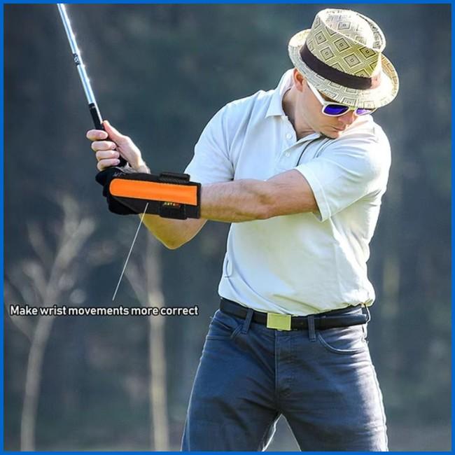 【ダウンブロー習得に特化した練習ツール】 この練習グローブは、ハンドファーストの形を自然と作り、理想的なダウンブローインパクトを身につけるためのトレーニング器具です。プロの指導に基づいた設計で、スイングの基本づくりやフォーム修正に役立ちます。 【手首の折れを防ぎ、スイングを安定化】 スイング時に手首が甲側へ折れてしまうと、ダフリや力のロスにつながります。本製品はその動きを抑え、正しいインパクト軌道へ導くことで、飛距離と方向性の向上が期待できます。 【固定プレートでブレを抑える設計】 専用のプレートがスイング中の手首の動きをサポートし、ズレにくい構造を採用。ドライバーの飛距離アップ、アイアンのダフリ防止、アプローチの精度向上など、幅広いショットに効果的です。 【軽量・快適な着用感】 わずか61gの軽量仕様で、長時間の練習でも負担になりにくい柔軟素材を採用。アマチュアから上級者まで扱いやすい快適な装着感です。 【耐久性の高い二重縫製】 負荷のかかる部分は二重ステッチで補強。強く振り続けても破れにくい構造で、安心して練習に集中できます。