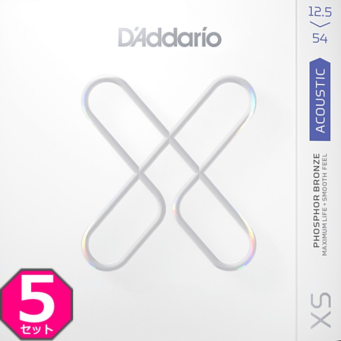 D'Addario XS シリーズは、これまでのコーティング弦というカテゴリーに新風を吹かせる製品です。すべての巻弦に超極薄フィルムコーティングを、プレーン弦には独自のポリマーコーティング処理を施し、汚れや劣化を促進する物質から弦を保護することで業界最高レベルの長寿命を誇る、これまでのコーティング弦を超えた革新的なギター弦です。飛躍的に進歩した新たなコーティング技術は、巻弦を汚れなどの物質からしっかりと保護し、フレッシュなトーンを長期間に渡り持続させる事を実現しました。 NYXLシリーズやXTシリーズ弦でも定評のある、優れた強度とピッチ安定性に優れた D'Addario 独自の高炭素スチール合金「NY Steel」の素材特性と、プレーン弦の「Fusion Twist テクノロジー」との相乗効果によって、より強度のあるチューニングの安定性に優れた弦となっています。最新の極薄フィルムコーティングによって、D'Addario特有のトーンには影響を及ぼさずに耐久性を確保しました。