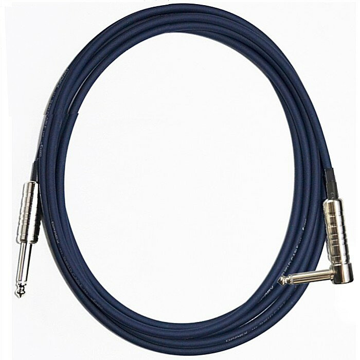 OPREX OR SERIESは、比較的軟らかいケーブルで取り回しも容易になります。ギターやアンプには海外製のジャックが多く使われておりますので、そのジャックに対しても安定した接続を可能にするOPREXオリジナルプラグを製作。ノイズや音質劣化の原因にもなる接触不良を回避できます。プラグキャップはジャックの抜き差しが 不自由なく行える長さ(35mm、12Φ）を残しつつ小型、軽量に成功。それによりストラトなどの舟形ジャックに挿入している際に起こるトレモロアームとケーブルプラグの接触を回避できます。 低価格帯のケーブルでよく付いている安価なフォンプラグは絶対に使用したくない。ここは譲れないポイントです。フォンプラグの先端部の形状の違いでジャックとの接触面が変化します。ゆえにアンプやギターに多く採用されている海外製ジャックには、海外製のプラグが安定したコネクトを実現させるのです。Ex-proが製作しているオリジナルプラグ同様に、海外製ジャックとの相性の良い形状でOPREXオリジナルプラグを採用しました。