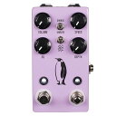 JHS Pedals Emperor Analog Chorus / Vibratoペダルは、Arion SCH-1の唯一無二のサウンドを完璧に再現したヴィンテージコレクト・エフェクトでありながら、繊細なツヤのあるコーラスから、ロータリーシミュレーション、うねるようなヴィブラートまで生み出すことのできる万能なモジュレーションペダルという2つの側面を持ち合わせています。 BBD素子3207チップセットによる80年代スタイルのアナログコーラスペダルのウォームなサウンドに加えて、Emperor V2のもつ様々なボイシングを自在に扱えるオンボード/アウトボードコントロールを追加しました。ウォームなトーンやクールで艶やかなサウンドをナチュラルな広がりのあるステレオサウンドで出力したり、ブルースのギグで外部エクスプレッション・ペダルを使用してリアルなロータリースピーカー・サウンドを奏でることも、Emperor V2ではそれら全てを実現することができます。