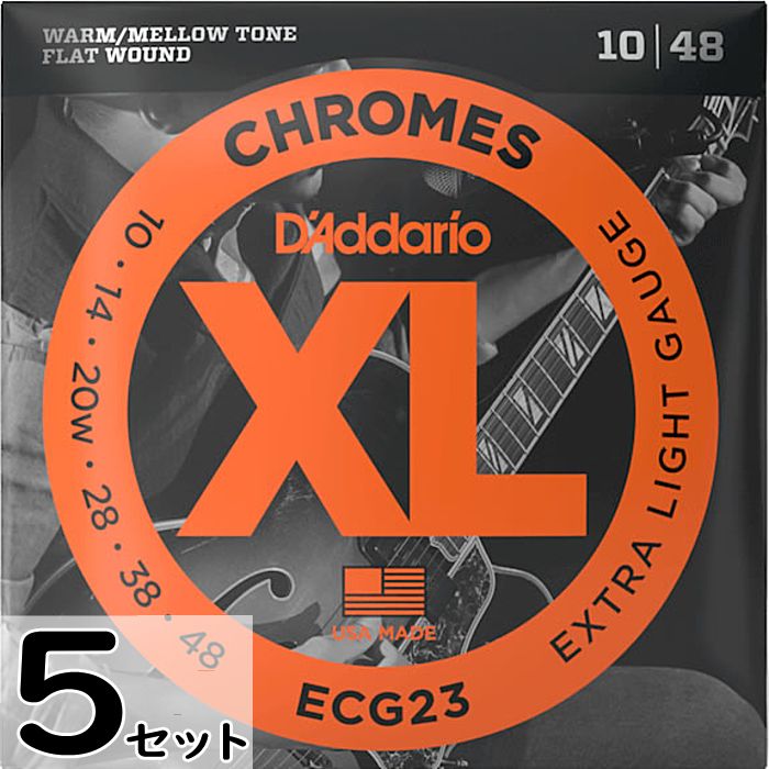 XL Chromes Flat Woundは、D'Addarioで最も温かみがありマイルドなサウンドを奏でるフラットワウンドエレキギター弦です。ジャズギタリストはもちろん、ブルースレジェンドにも愛されるこのフラットワウンド弦は、滑らかな弾き心地と温かいトーンを提供しながら、フレットボード上での指の動きを妨げず、フィンガーノイズを発生させません。ハイカーボンスチールの芯線に独自のステンレス製のフラットなリボンワイヤーを精密に巻き付け、比類のない滑らかさとあらゆるミックスに美しく溶け込むサウンドを実現するため精密に研磨されています。