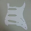 Montreux Selected Parts #8139 ストラトキャスター ピックガード 62USAタイプ ホワイト3P