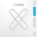 D'Addario XS シリーズは、これまでのコーティング弦というカテゴリーに新風を吹かせる製品です。すべての巻弦に超極薄フィルムコーティングを、プレーン弦には独自のポリマーコーティング処理を施し、汚れや劣化を促進する物質から弦を保護することで業界最高レベルの長寿命を誇る、これまでのコーティング弦を超えた革新的なギター弦です。飛躍的に進歩した新たなコーティング技術は、巻弦を汚れなどの物質からしっかりと保護し、フレッシュなトーンを長期間に渡り持続させる事を実現しました。 NYXLシリーズやXTシリーズ弦でも定評のある、優れた強度とピッチ安定性に優れた D'Addario 独自の高炭素スチール合金「NY Steel」の素材特性と、プレーン弦の「Fusion Twist テクノロジー」との相乗効果によって、より強度のあるチューニングの安定性に優れた弦となっています。最新の極薄フィルムコーティングによって、D'Addario特有のトーンには影響を及ぼさずに耐久性を確保しました。