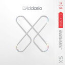 D'Addario XS シリーズは、これまでのコーティング弦というカテゴリーに新風を吹かせる製品です。すべての巻弦に超極薄フィルムコーティングを、プレーン弦には独自のポリマーコーティング処理を施し、汚れや劣化を促進する物質から弦を保護することで業界最高レベルの長寿命を誇る、これまでのコーティング弦を超えた革新的なギター弦です。飛躍的に進歩した新たなコーティング技術は、巻弦を汚れなどの物質からしっかりと保護し、フレッシュなトーンを長期間に渡り持続させる事を実現しました。 NYXLシリーズやXTシリーズ弦でも定評のある、優れた強度とピッチ安定性に優れた D'Addario 独自の高炭素スチール合金「NY Steel」の素材特性と、プレーン弦の「Fusion Twist テクノロジー」との相乗効果によって、より強度のあるチューニングの安定性に優れた弦となっています。最新の極薄フィルムコーティングによって、D'Addario特有のトーンには影響を及ぼさずに耐久性を確保しました。