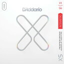 D'Addario XS シリーズは、これまでのコーティング弦というカテゴリーに新風を吹かせる製品です。すべての巻弦に超極薄フィルムコーティングを、プレーン弦には独自のポリマーコーティング処理を施し、汚れや劣化を促進する物質から弦を保護することで業界最高レベルの長寿命を誇る、これまでのコーティング弦を超えた革新的なギター弦です。飛躍的に進歩した新たなコーティング技術は、巻弦を汚れなどの物質からしっかりと保護し、フレッシュなトーンを長期間に渡り持続させる事を実現しました。 NYXLシリーズやXTシリーズ弦でも定評のある、優れた強度とピッチ安定性に優れた D'Addario 独自の高炭素スチール合金「NY Steel」の素材特性と、プレーン弦の「Fusion Twist テクノロジー」との相乗効果によって、より強度のあるチューニングの安定性に優れた弦となっています。最新の極薄フィルムコーティングによって、D'Addario特有のトーンには影響を及ぼさずに耐久性を確保しました。