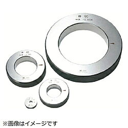 ■内径測定器の0点調整用のマスタゲージです。■経年変化を防ぐサブゼロ処理、安定化処理済です。【用途】・内径測定器のマスタとして。【仕様】・呼び寸法（mm）： 34.0・厚さ（mm）： 18・外径（mm）： 71・内径公差： ±1.0μm（1以上～30以下）、±1.5μm（30を超え～50以下）、±2.0μm（50を超え～100以下）、±5.0μm（100を超え～200以下）・面粗さ： Ra0.1μm以内・直角度： 0.05/φ100・平行度： 0.015mm以内・検査成績表付・直径不同： 1.0μm（1以上～30以下）、1.6μm（30を超え～50以下）、2.0μm（50を超え～100以下）、4.0μm（100を超え～200以下）・硬度： 653～772HV注意●特殊サイズも対応可能です。内径測定器の0点調整用のマスタゲージです。