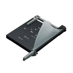 ・A4サイズまで対応・最大裁断能力コピー用紙10枚（64g/mm目安)、印画紙2枚（260g/mm目安)、郵便はがき2枚(209.5g/mm目安)・軽量で扱いやすい樹脂製ボディーを採用・細断時に手が刃に触れることを防ぐ安心ガードで高い安全性に・ロックレバーあり・細かいサイズ調整に便利な目盛り付き・切りたいサイズで固定できる縦ガイド付き・シンプルでわかりやすい盤面のガイド表示シンプルで使いやすく、安全性も高い