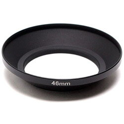 ■広角24mmレンズ対応のアルミ一体挽物のメタルワイドフードです。■フード先端にフィルター用ネジを加工しているので、レンズキャップ等の装着が可能です。■内側の艶消し塗装は一つ一つ日本人職人により丁寧な仕上げを施しています。【製品仕様】■装着可能レンズキャップ：67mm UNX-9509フィルター径46mm広角24mmレンズ対応のアルミ一体挽物のメタルワイドフードです。