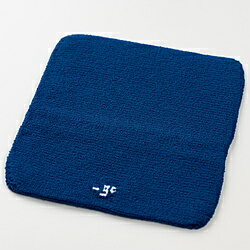 _go square W for camera Mは、ミラーレス一眼レフカメラをピタッとコンパクトに収納する厚地長方形タイプです。仕様1サイズ：横16.5cm × 縦19cm※製品の特性上、サイズは多少前後します。仕様2素材：ポリエステル99％、ポリウレタン1％仕様3収納の目安：ミラーレス一眼レフカメラなど例1：　ボディ:SONY α7R V　レンズ:SONY FE 50mm F1.8例2：　ボディ:FUJIFILM X-T3　レンズ:FUJIFILM XF23mm F1.4 R例3：　ボディ:NIKON D3400　レンズ:NIKON AF-S NIKKOR 35mm F1.8G EDミラーレス一眼レフカメラをピタッとコンパクトに収納する厚地長方形タイプの_go（アンドゴー）、「_go square W for camera M」