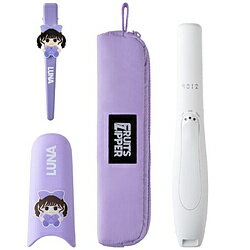 はっぴーなわたし、360度カワイイ。フルーツジッパーコラボ限定セット。■スペックプロ級！どこでも360度カワイイヘアコンパクトなのに、スペックはプロクオリティ。前髪や顔まわりはもちろん、後ろ髪にも使えるから、いつでも理想のヘアスタイルに。■いつでも使える！コードレス仕様持ち運びに便利なコードレスタイプ！ポーチに入るサイズだから、どこでも使えてライブや遠征用にもぴったり。■ちゅるん感UP！クレイツイオン?加工アイロンプレートに独自のクレイツイオン?を加工。髪滑りが良く、潤い感を閉じ込めながら、ちゅるんとなめらかでツヤのある美しい質感に整えます。■旅行先でもスタイルキープ！海外使用OKUSBでの充電が可能で、充電用USBケーブル（Type-C）付属。AC100-240V対応のUSB-ACアダプター使用で、海外でもカワイイヘアをキープ！※USB-ACアダプターは付属していません。本体サイズ（高さ×幅×奥行）41×217×34mm本体重量215gプレート加工クレイツイオン(R)加工最高温度171～180℃温度調節機能3段階電源方式充電式（コードレス）付属品シリコンキャップ、ヘアクリップ、ポーチ、TypeCコード約1m、バッテリー収納袋はっぴーなわたし、360度カワイイ。FRUITS ZIPPERコラボ限定セット。