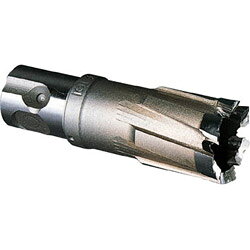 ■機械取り付け部がワンタッチタイプです。■独自の3分割刃先形状により、耐久性が大幅にアップします。【用途】・被削材： 厚さ35mmまでの鋼板、形鋼、ステンレス板、鋳鉄などへの穴あけに。・造船、橋梁、形枠、鉄骨建造物への穴あけ作業に最適。・溶接構造用鋼材（SM材）対応。・建築構造用鋼材（SN材）対応。【仕様】・刃径（mm）： 40・最大加工板厚（mm）： 35・適合機種： 日東工器（QA-4000、 A-3000）・適合電動機： 磁気ボール盤（直立ボール盤、ラジアルボール盤、旋盤、フライス盤には別売のシャンクが必要です。）機械取り付け部がワンタッチタイプです。