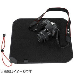 ■キヤノンのレンズ交換式デジタルカメラおよび交換レンズ向けのプロテクティングクロス。■「EOS Kiss X9」に「EF-S18-55mm F4-5.6 IS STM」を装着した状態で包むことが可能です。キヤノンのレンズ交換式デジタルカメラおよび交換レンズ向けのプロテクティングクロス。 「EOS Kiss X9」に「EF-S18-55mm F4-5.6 IS STM」を装着した状態で包むことが可能です。