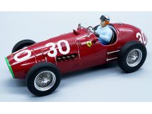 ●スケール：1：18　レジン・プロポーションモデル　開閉ギミックなし。 ●メーカー：テクノモデル ●イタリアの「テクノモデル」1/18新作として、「フェラーリ 500 F2」のバリエーションが登場します。このシーズンのグランプリはF2マシンで競われることになり、宿敵であったアルファ・ロメオが資金難で撤退したため、前年後半に新型「500」を完成していたフェラーリの独壇場となりました。 中でもエースのアルベルト・アスカリは出場した6戦で全勝を果たして文句なしの世界王座に。僚友ピエロ・タルフィも初戦で1勝、新加入のジュゼッペ・ファリーナは2位に4回も入手するなど活躍し、シリーズ・ランキングでも、ファリーナが2位、タルフィが3位とフェラーリによる1-2-3を成し遂げました。今回リリースされるバージョンは、いずれもドライバー・フィギュア付きとなり、アスカリの優勝車2仕様、タルフィの優勝車1仕様、ファリーナの2位入賞車1仕様の、合計4仕様をご用意致しました。