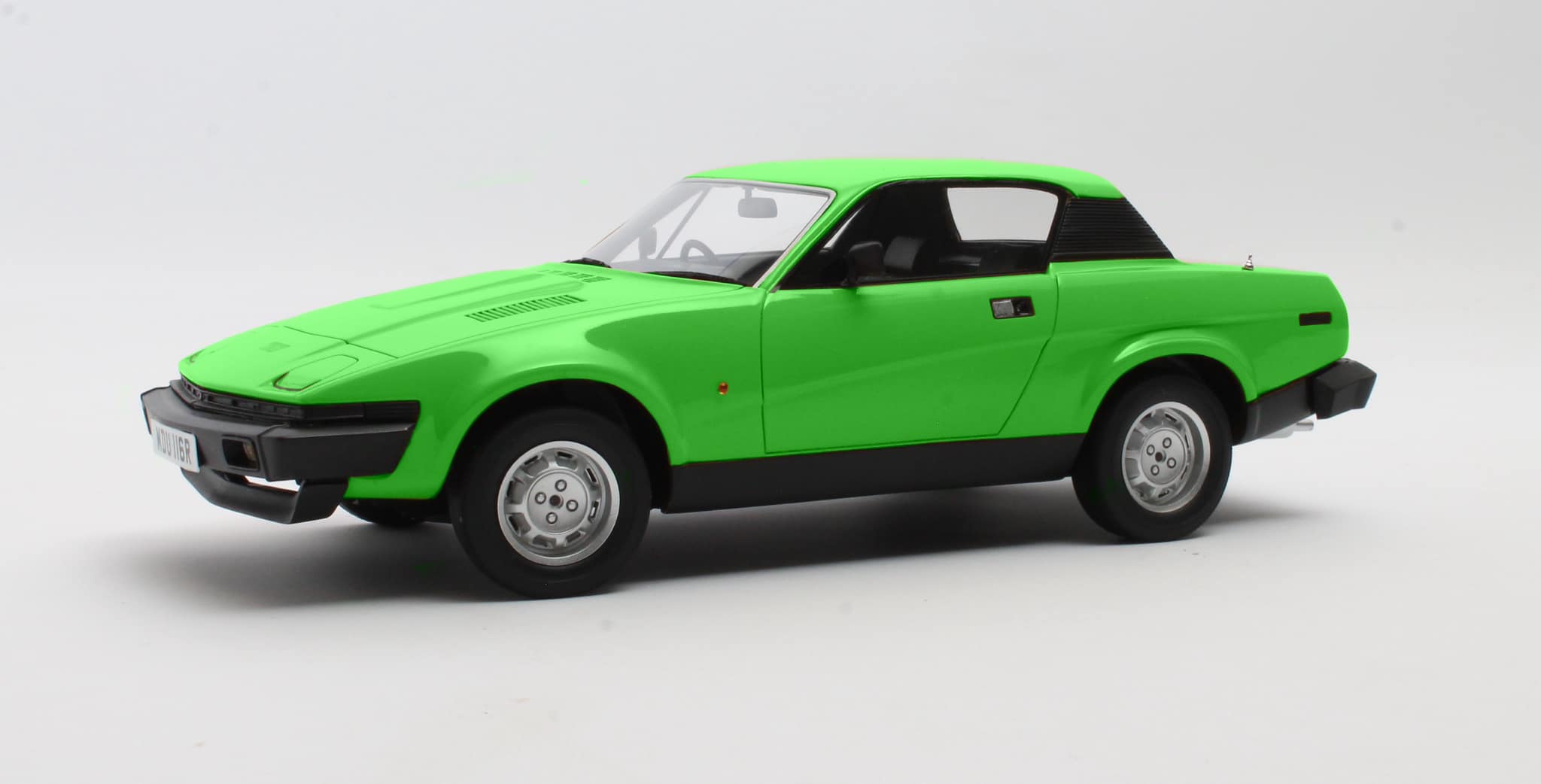 Cult Model カルトモデル 1/18 ミニカー レジン プロポーションモデル 1979年モデル トライアンフ TRIUMPH - TR7 COUPE 1979 JAVA GREEN グリーン