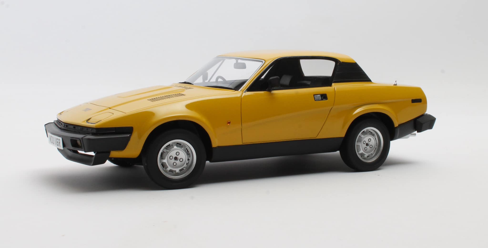 Cult Model カルトモデル 1/18 ミニカー レジン プロポーションモデル 1979年モデル トライアンフ TRIUMPH - TR7 COUPE 1979 イエロー