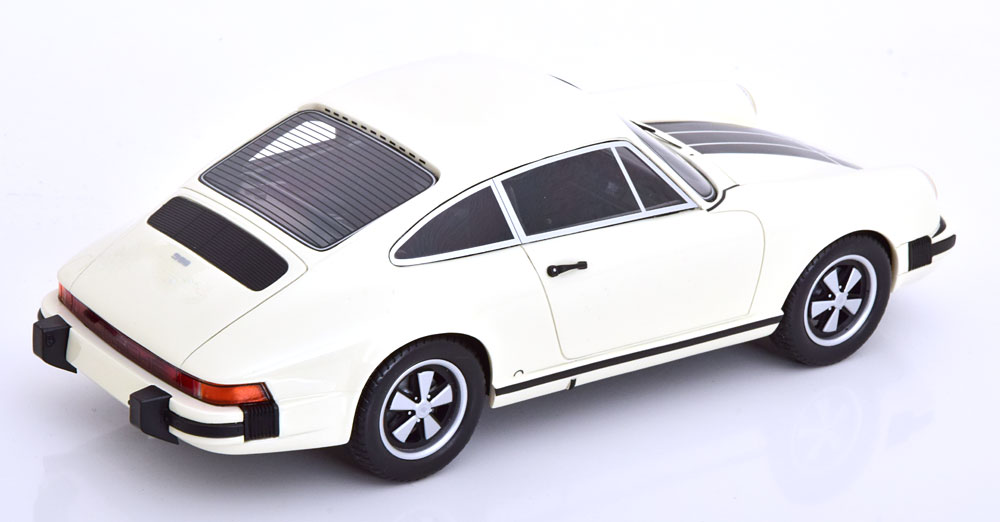 ディー・ティー・ダブリューのSchuco シュコー 1/18 ミニカー レジン・プロポーションモデル 1977年モデル ポルシェ PORSCHE - 911 COUPE 1977｜アングル2