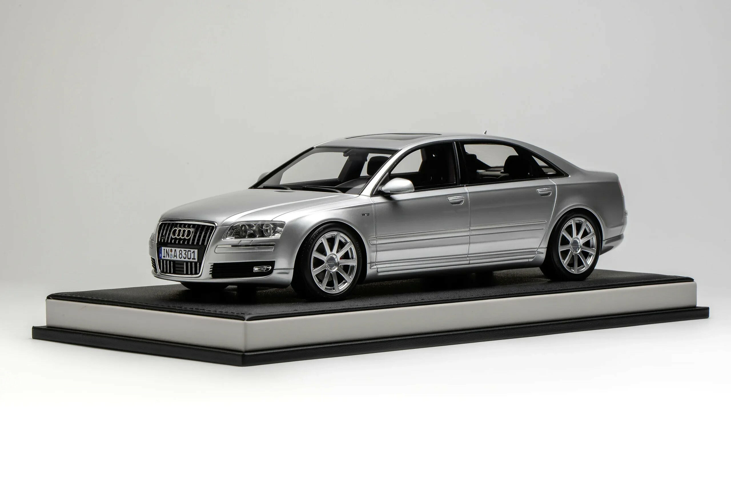 MotorHelix モーターヘリックス 1/18 ミニカー レジン プロポーションモデル 2008年モデル アウディ AUDI - A8 L (Long Wheelbase) W12 QUATTRO 2008 Ice Silver Metallic シルバーメタリック