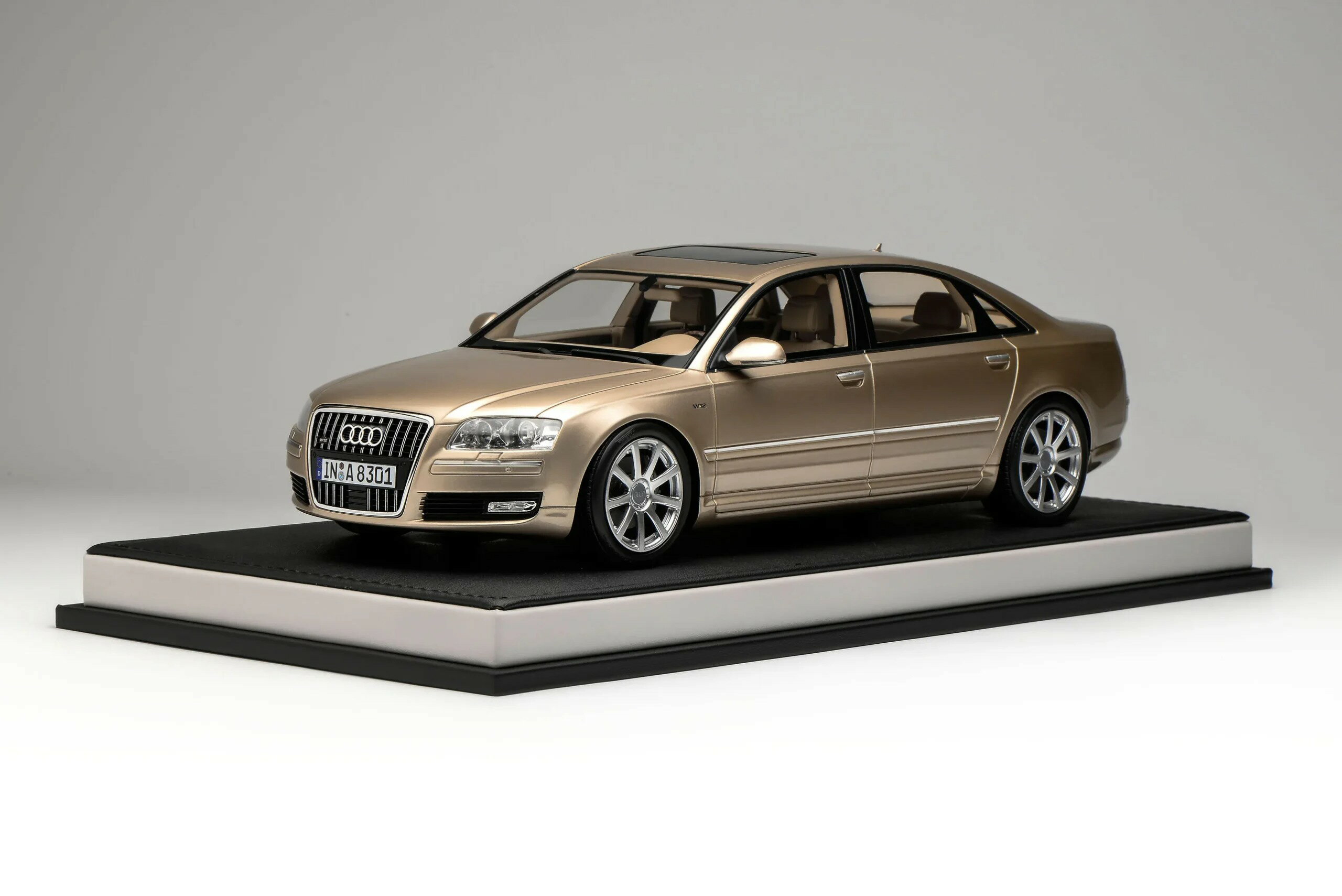 MotorHelix モーターヘリックス 1/18 ミニカー レジン プロポーションモデル 2008年モデル アウディ AUDI - A8 L (Long Wheelbase) W12 QUATTRO 2008 Impala Beige Pearl ベージュメタリック