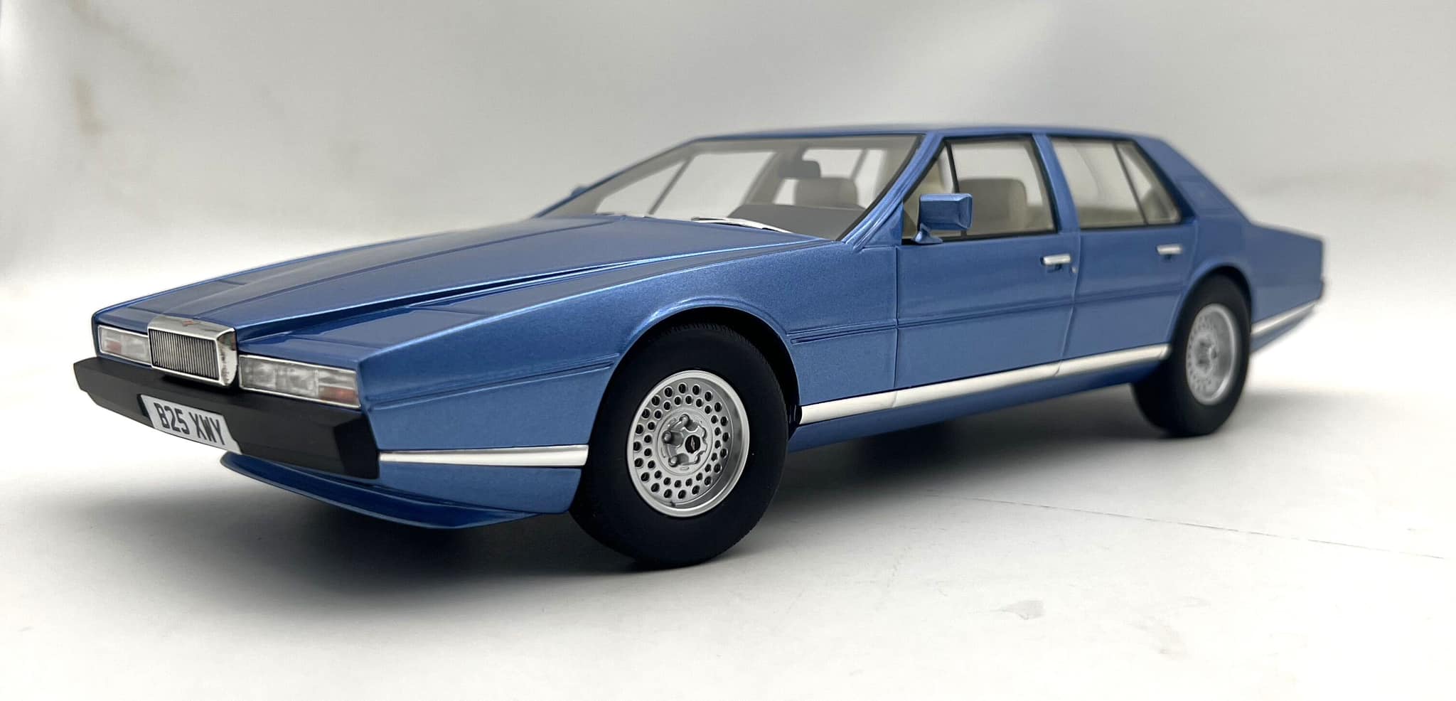 Cult Models カルトモデル 1/18 ミニカー レジン プロポーションモデル 1985年モデル アストンマーチン ASTON MARTIN - LAGONDA S2 1985 ブルーメタリック