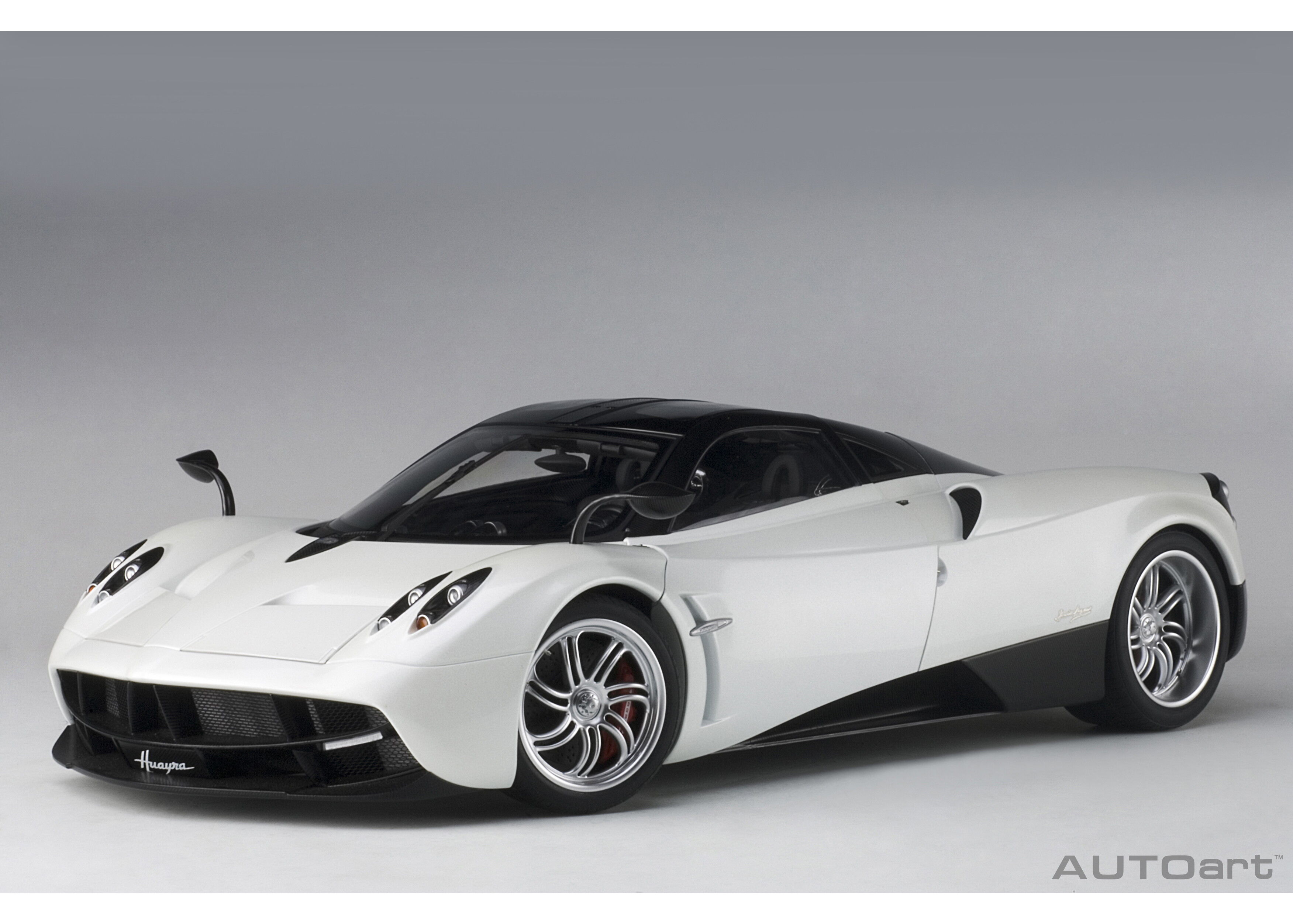 Rakuten - AUTOart オートアート 1/12 ミニカー コンポジットダイキャストモデル 2011年モデル パガーニ ウァイラ ホワイト