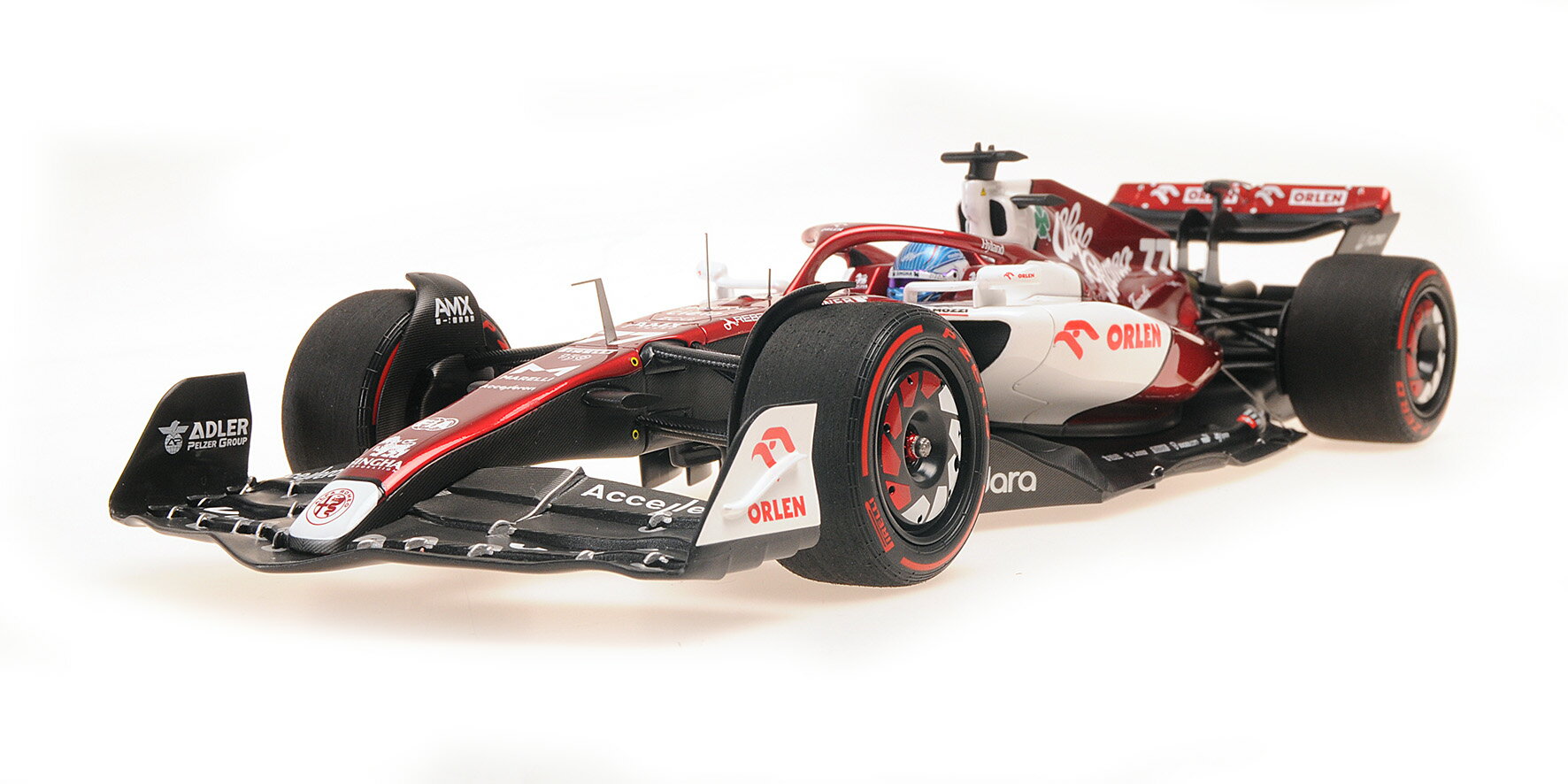●スケール：1：18　レジン・プロポーションモデル ●メーカー：ミニチャンプス