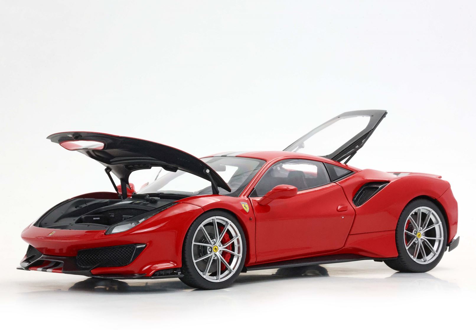 FERRARI - BBR 1/18 ミニカー ダイキャストモデル 2018年モデル フェラーリ FERRARI 488 PISTA 2018 ROSSO CORSA フェラーリレッド POLYFOAM PACKAGING 簡易パッケージ
