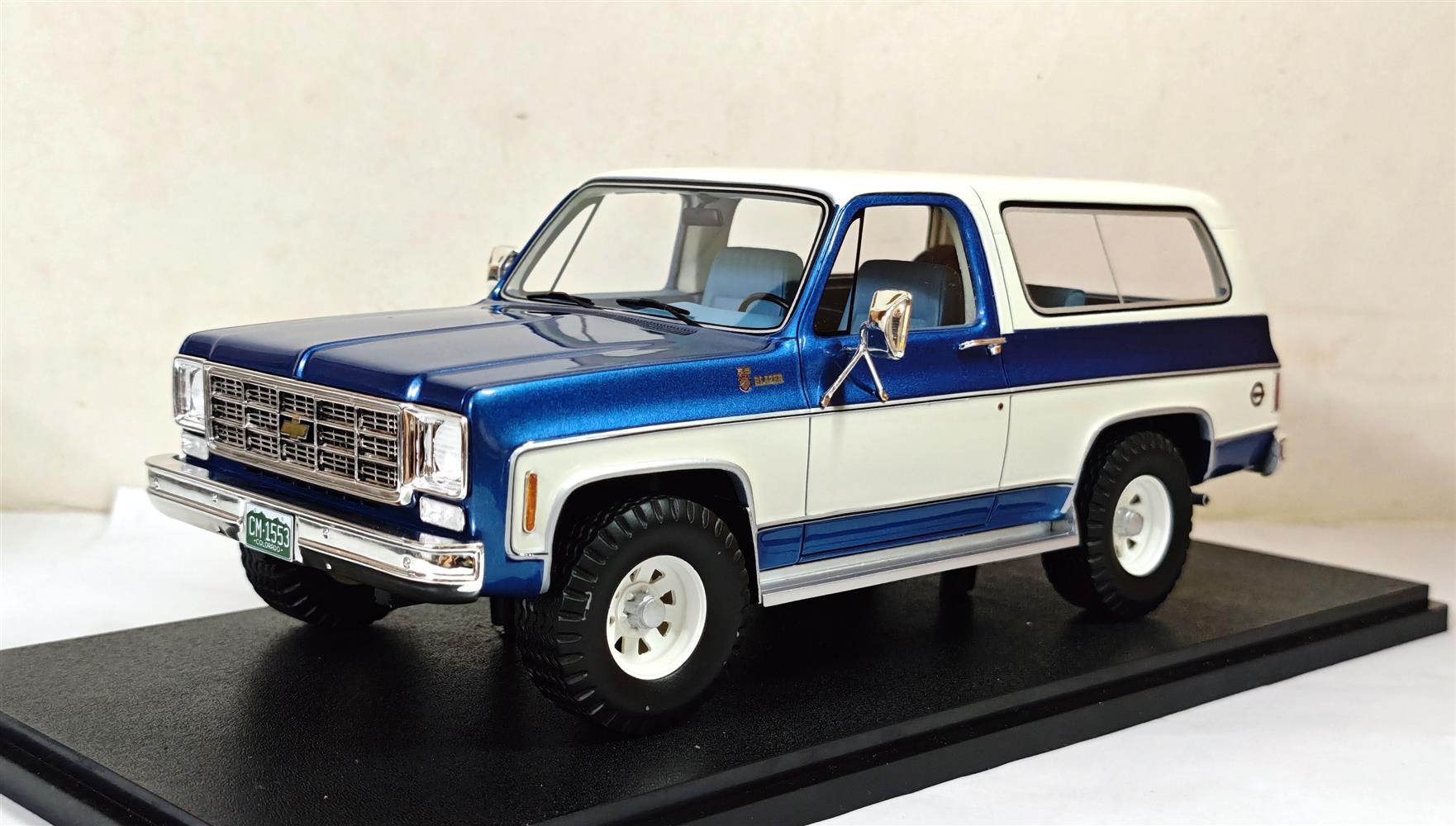 CHEVROLET - Cult Models カルトモデル 1/18 ミニカー レジン プロポーションモデル 1978年モデル シボレー CHEVROLET - BLAZER K5 4x4 1978 ブルーメタリック・ホワイト