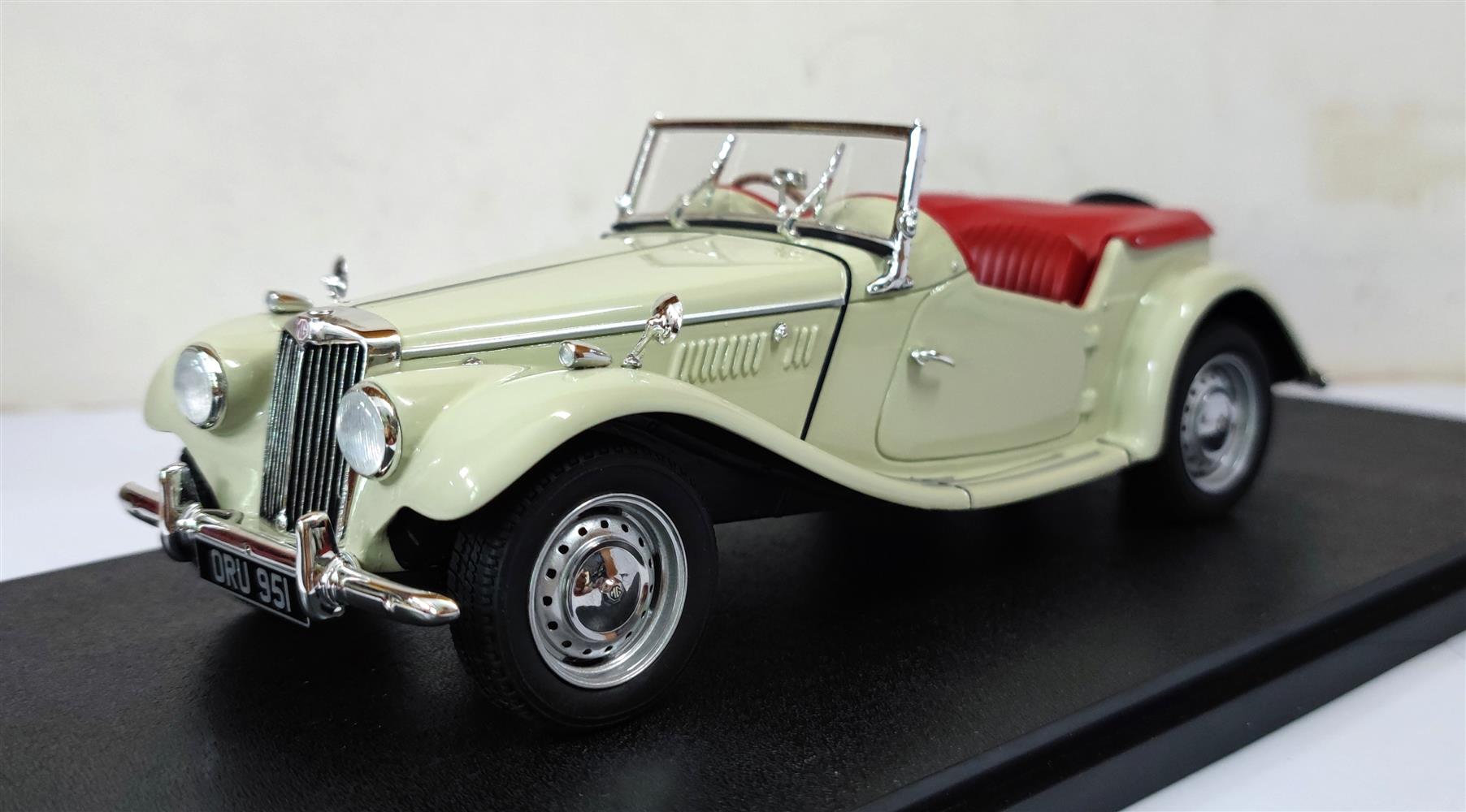 MG - Cult Scale Models カルトモデル 1/18 ミニカー レジン プロポーションモデル 1953年モデル MG - TF CABRIOLET OPEN 1953 ホワイト