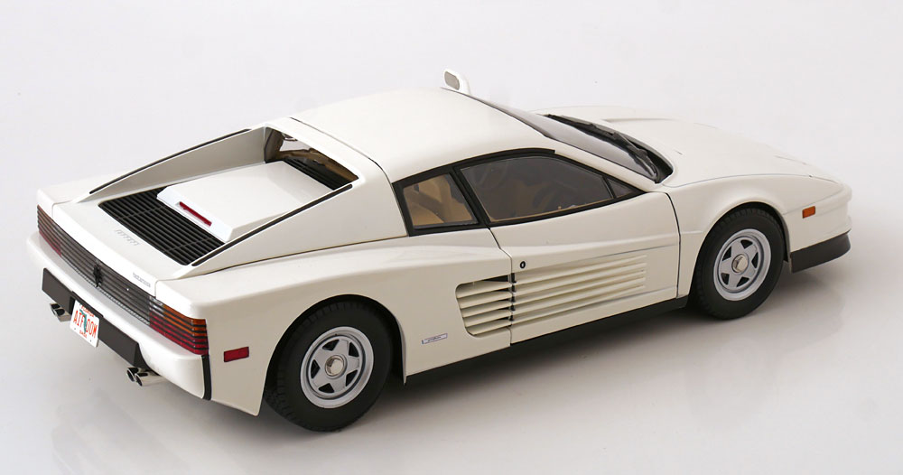 ディー・ティー・ダブリューのKK Scale 1/12 ミニカー ダイキャストモデル 1984年モデル フェラーリ FERRARI - TESTAROSSA MKI MONODADO MONOSPECCHIO USA VERSION 1984 ホワイト｜アングル2