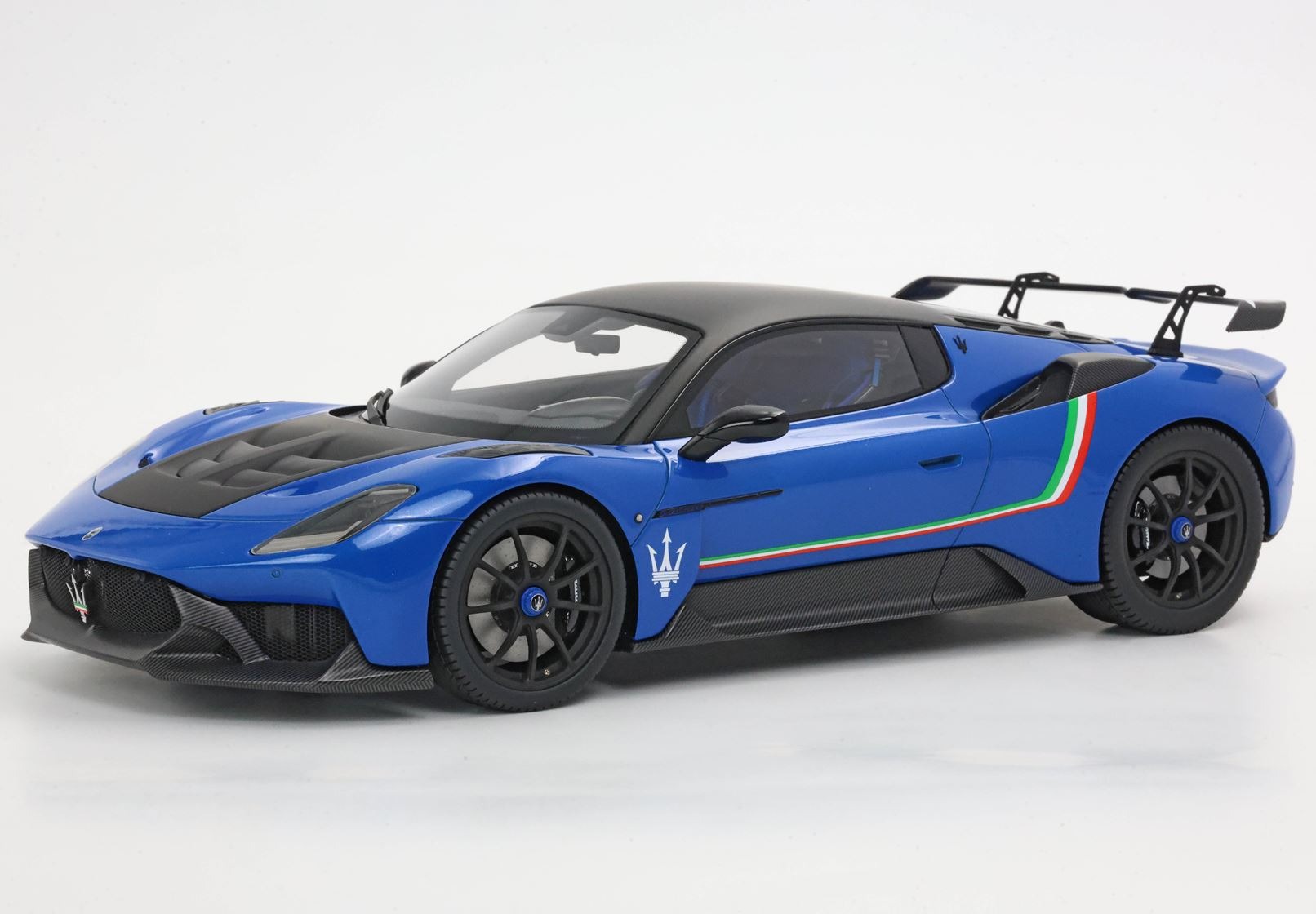 BBR 1/18 ミニカー レジン プロポーションモデル 2025年モデル マセラティ Maserati GT2 Stradale Blu Infinito with Italian Stripes