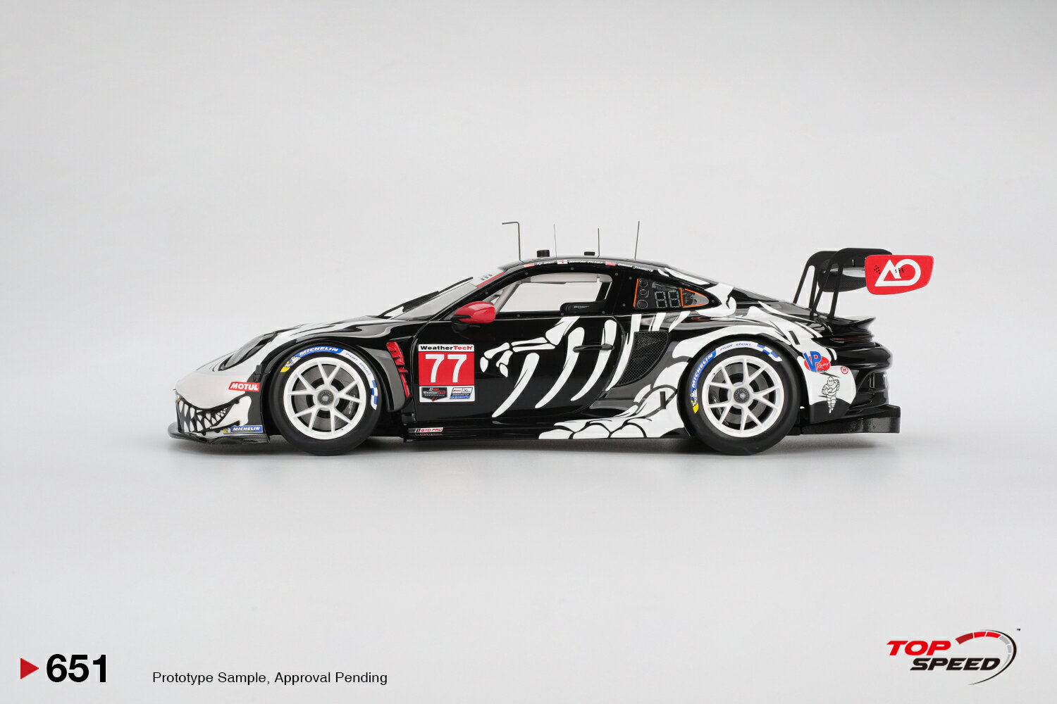 Top Speed 1/18 ミニカー レジン プロポーションモデル 2025年IMSA プチ・ルマン ポルシェ PORSCHE - 911 992 GT3 R TEAM AO RACING No.77 PETIT LE MANS 2025 LAURIN HEINRICH - KLAUS BACHLER - MICHAEL CHRISTENSEN 2