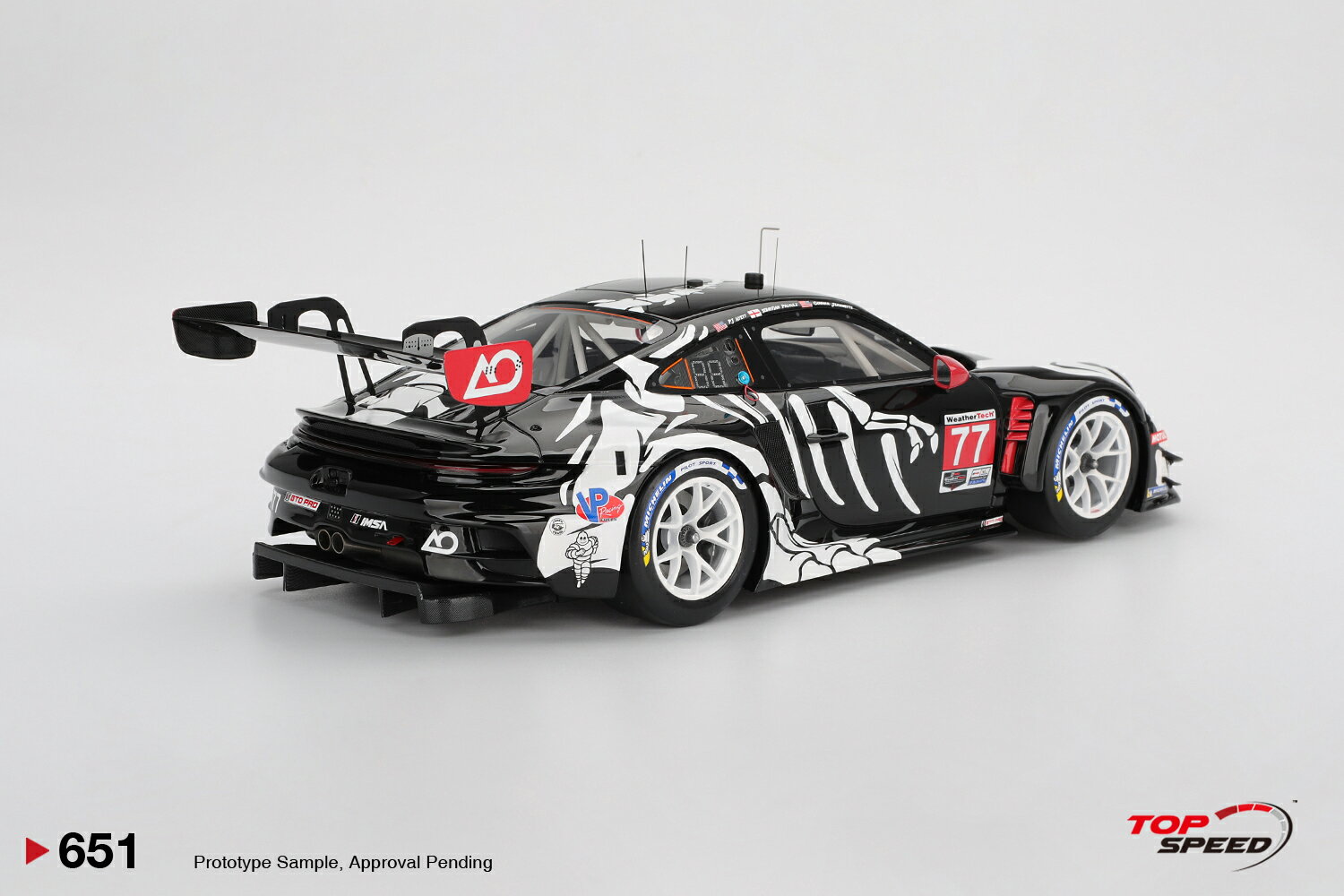 Top Speed 1/18 ミニカー レジン プロポーションモデル 2025年IMSA プチ・ルマン ポルシェ PORSCHE - 911 992 GT3 R TEAM AO RACING No.77 PETIT LE MANS 2025 LAURIN HEINRICH - KLAUS BACHLER - MICHAEL CHRISTENSEN 3