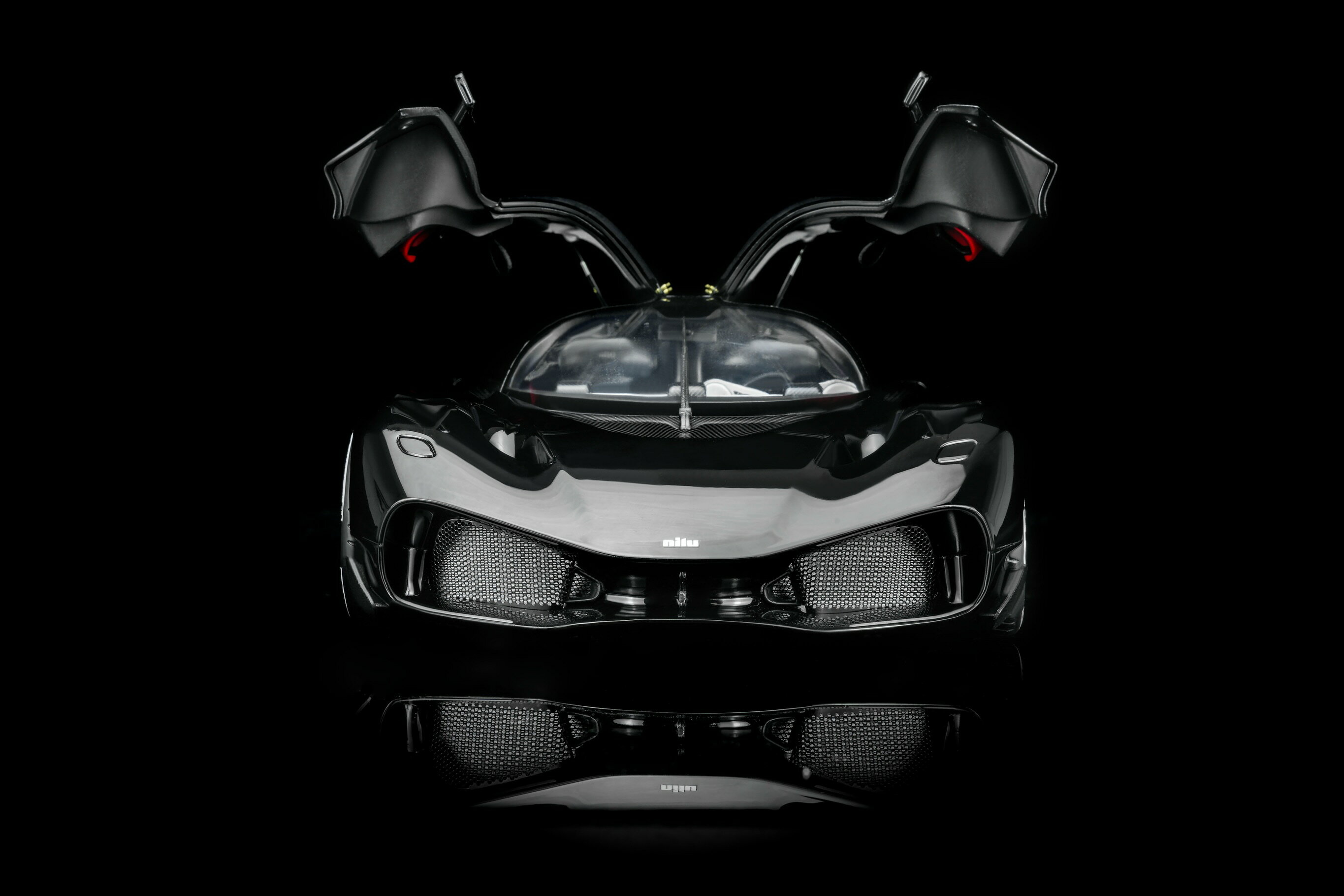 Rakuten - MotorHelix 1/18 ミニカー ダイキャストモデル 2024年モデル NILU - NILU27 V12 6.5L 1070hp 2024 Black Water-Park Black ブラック