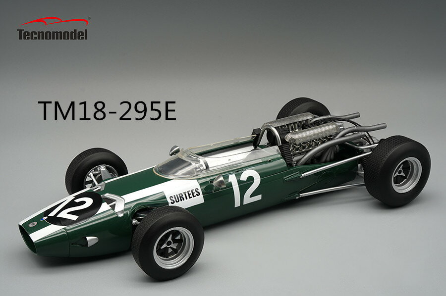 ●スケール：1：18　レジン・プロポーションモデル　開閉ギミックなし。 ●メーカー：Tecnomodel ●イタリアの「テクノモデル」1/18新作として、「クーパーマセラティF1 T81」のバリエーションが登場します。「T81」は1966年から施行されたエンジン排気量3.0リッターの新規定を受けてクーパーから投入されたF1マシーン。エンジンはそれまでのコヴェントリークライマックスに代えてイタリアのマセラティ製「ティーポ9 2.5リッターV型12気筒」が搭載されました。公式戦では同年初戦のモナコGPから投入され、ヨッヘン・リント、リッチー・ギンサー、ジョン・サーティースといった名手がワークスカーのステアリングを握った他、初年度からプライベーターにも供給されたので、多様なバリエーションを生みました。今回のモデル化では同年最終戦メキシコGPで優勝を果たしたサーティース車を始め、リント、ギンサーのワークスマシーン、加えてシフェール、リジェ、ボニエが駆ったプライベートマシーンもご用意致しました。