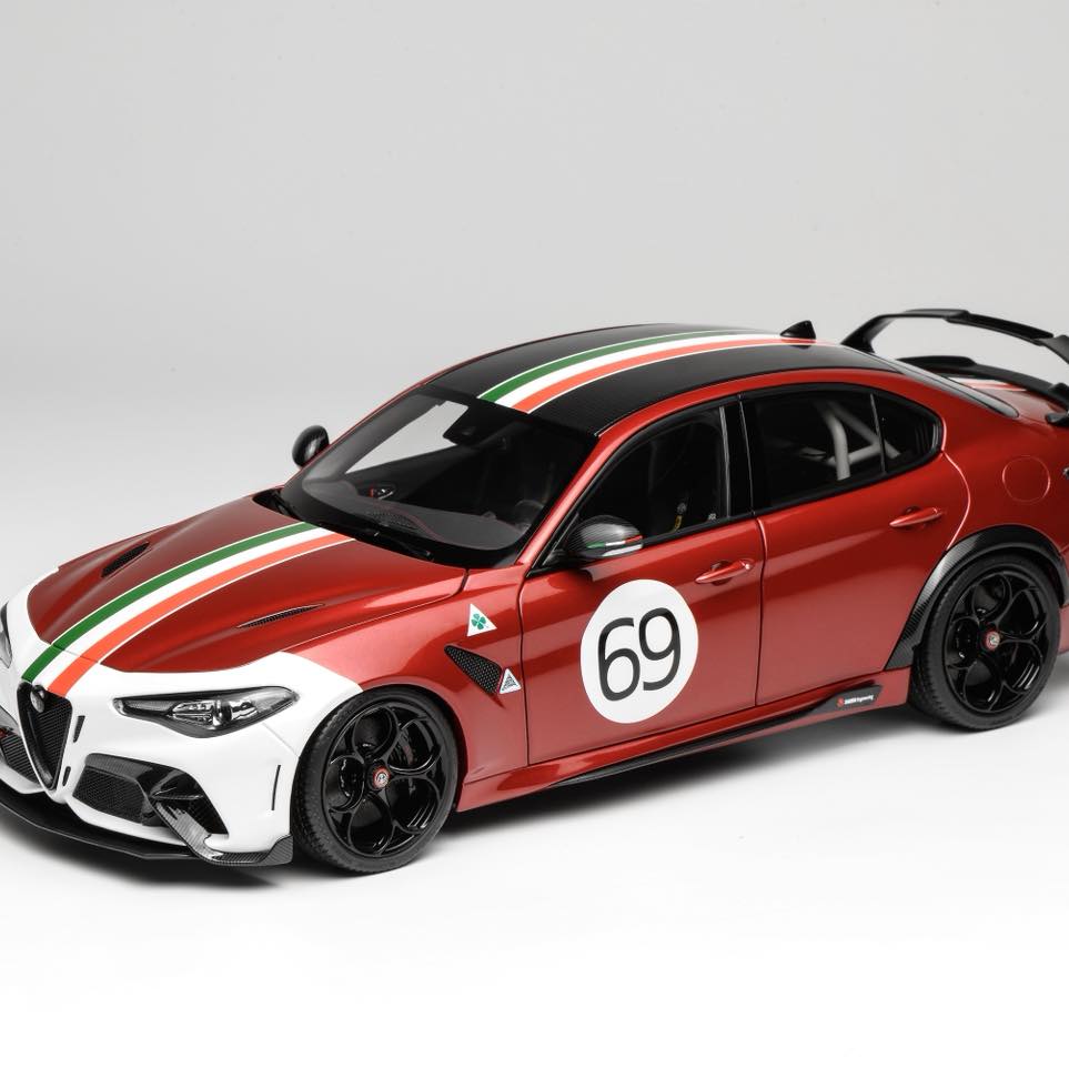 MotorHelix �⡼�����إ�å��� 1/18 �ߥ˥��� �������㥹�ȥ�ǥ� 2021ǯ��ǥ� ����ե����ᥪ ALFA ROMEO - GIULIA GT...