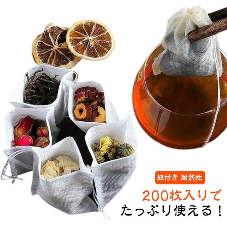 200枚入りでたっぷり使える！紐付き不織布ティーバッグ。お茶や出汁、調味料までマルチに使える、紐付きティーバッグ。忙しい朝や手軽にお茶を楽しみたいときにぴったり。茶葉を入れてそのままカップやポットに投入 抽出後はポイッ！**片付け簡単＆衛生的！紐付きで使いやすさ抜群！持ち手が付いているから、お湯に入れたり取り出したりがとてもスムーズ。カップやポット、鍋でも手を汚さず清潔に使えます。高品質不織布で安心抽出！細かな目の不織布が茶葉・粉末・調味料もしっかりキャッチしながら、風味はしっかり抽出。麦茶・ほうじ茶・緑茶・紅茶・水出しコーヒーなど幅広い用途に対応。耐熱性◎ 安心の品質！熱湯でも安心の耐熱素材を使用。出し汁用や煮出し用にも最適。コンロでの煮出し調理にもそのまま使えます。使い捨てで時短＆衛生的！洗う手間がなく、使い終わったらそのままポイ！衛生面が気になる方にも安心。 忙しい毎日や職場・旅行用にも便利です。たっぷり200枚入り！大容量200枚入りでコスパ抜群！日常使いから業務用、アウトドア用まで幅広いシーンで活躍します。【用途いろいろ】茶葉（ほうじ茶・麦茶・紅茶・緑茶など）水出しコーヒーやフレーバーティー出汁（昆布・鰹節・煮干しなど）香辛料・調味料袋（にんにく・しょうが・ハーブなど）旅行やキャンプ用のお茶バッグこんな方におすすめ！自宅で茶葉からお茶を淹れたい方毎日のお味噌汁や煮物に出汁をとる方職場や旅行でも手軽にお茶を楽しみたい方ハーブ・スパイスを使った本格料理をしたい方洗い物を減らしたい・衛生面を重視したい方！ サイズ 8×10cm 13×18cm 12×16cm 10×12cm 7×9cm 10×15cm 6×8cm サイズについての説明 サイズ：8×10cm 13×18cm 12×16cm 10×12cm 7×9cm 10×15cm 6×8cm※サイズ計測には誤差が生じます。 素材 不織布 色 写真色(200枚入り) 備考 ●サイズ詳細等の測り方はスタッフ間で統一、徹底はしておりますが、実寸は商品によって若干の誤差(1cm～3cm )がある場合がございますので、予めご了承ください。 ●製造ロットにより、細部形状の違いや、同色でも色味に多少の誤差が生じます。 ●パッケージは改良のため予告なく仕様を変更する場合があります。 ▼商品の色は、撮影時の光や、お客様のモニターの色具合などにより、実際の商品と異なる場合がございます。あらかじめ、ご了承ください。 ▼生地の特性上、やや匂いが強く感じられるものもございます。数日のご使用や陰干しなどで気になる匂いはほとんど感じられなくなります。 ▼同じ商品でも生産時期により形やサイズ、カラーに多少の誤差が生じる場合もございます。 ▼他店舗でも在庫を共有して販売をしている為、受注後欠品となる場合もございます。予め、ご了承お願い申し上げます。 ▼出荷前に全て検品を行っておりますが、万が一商品に不具合があった場合は、お問い合わせフォームまたはメールよりご連絡頂けます様お願い申し上げます。速やかに対応致しますのでご安心ください。