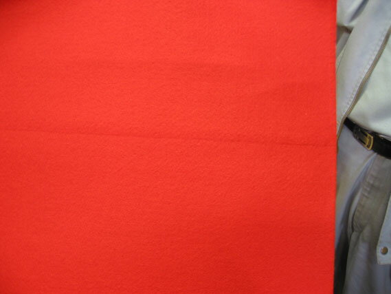 91cm巾x30m巻【訳ありB反】レッドカーペット（朱赤パンチカーペット）ノークレームノーリターンでお願いします。