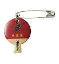 ニッタク(Nittaku)　卓球　その他　アクセサリ　ゼッケンピン　ラケット　ZEKKEN PINS RACKET　NL-9671 素材ステンレス サイズ25×19（mm） ※ブラウザやお使いのモニター環境により、掲載画像と実際の商品の色味が若干異なる場合があります。掲載の価格・デザイン・仕様について、予告なく変更することがあります。あらかじめご了承ください。※メーカーお取り寄せ商品となります。ご注文確認後、在庫確認いたします。在庫状況は常に変動しているため、欠品中の場合もございます。 予めご了承ください。ニッタク(Nittaku)　卓球　その他　アクセサリ　ゼッケンピン　ラケット　ZEKKEN PINS RACKET　NL-9671 素材ステンレス サイズ25×19（mm） ※ブラウザやお使いのモニター環境により、掲載画像と実際の商品の色味が若干異なる場合があります。掲載の価格・デザイン・仕様について、予告なく変更することがあります。あらかじめご了承ください。※メーカーお取り寄せ商品となります。ご注文確認後、在庫確認いたします。在庫状況は常に変動しているため、欠品中の場合もございます。 予めご了承ください。